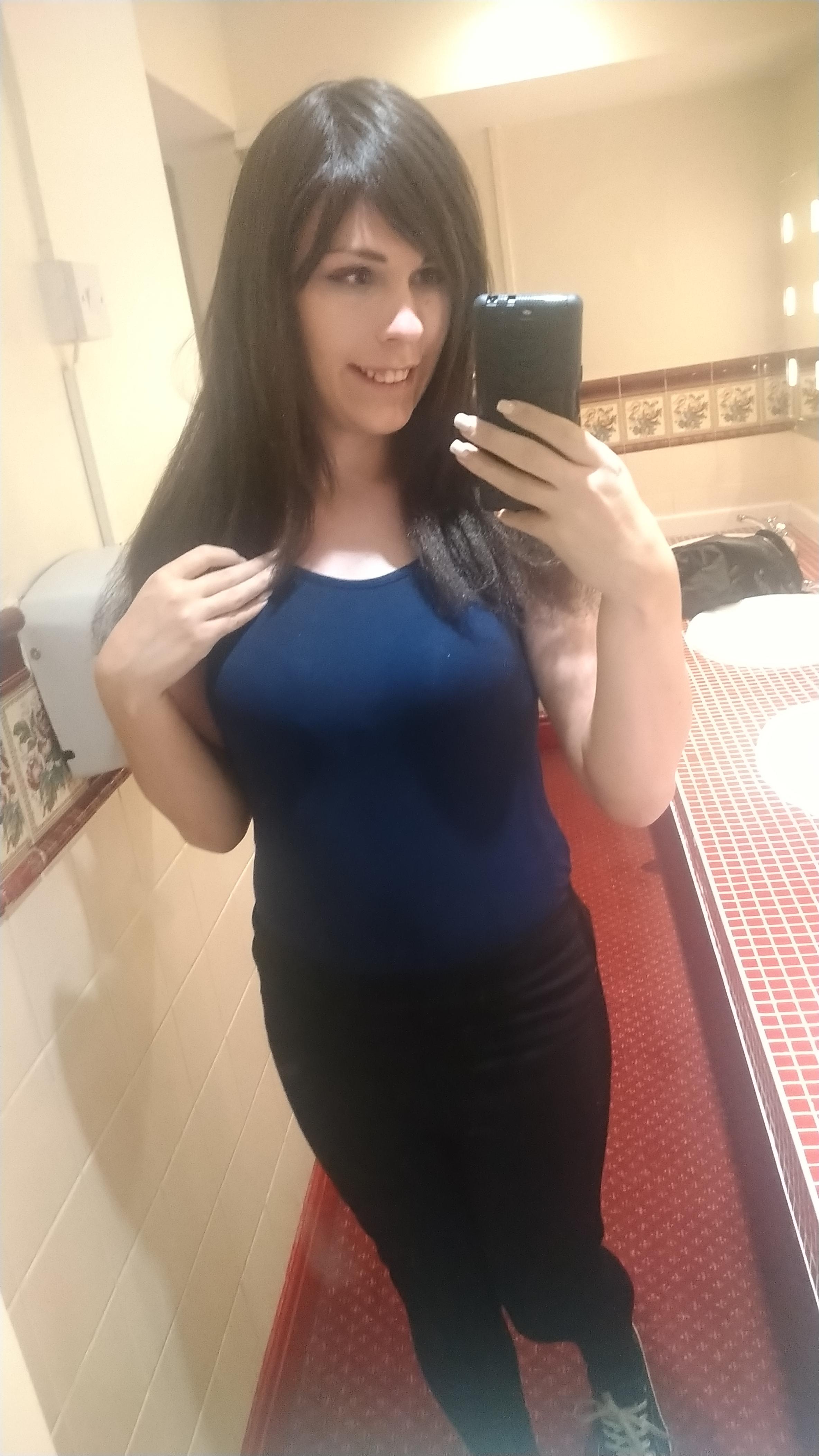 Feel like I've got those nice girl curves coming in^^ mtf trans girl nearly 4 months hrt! : r
