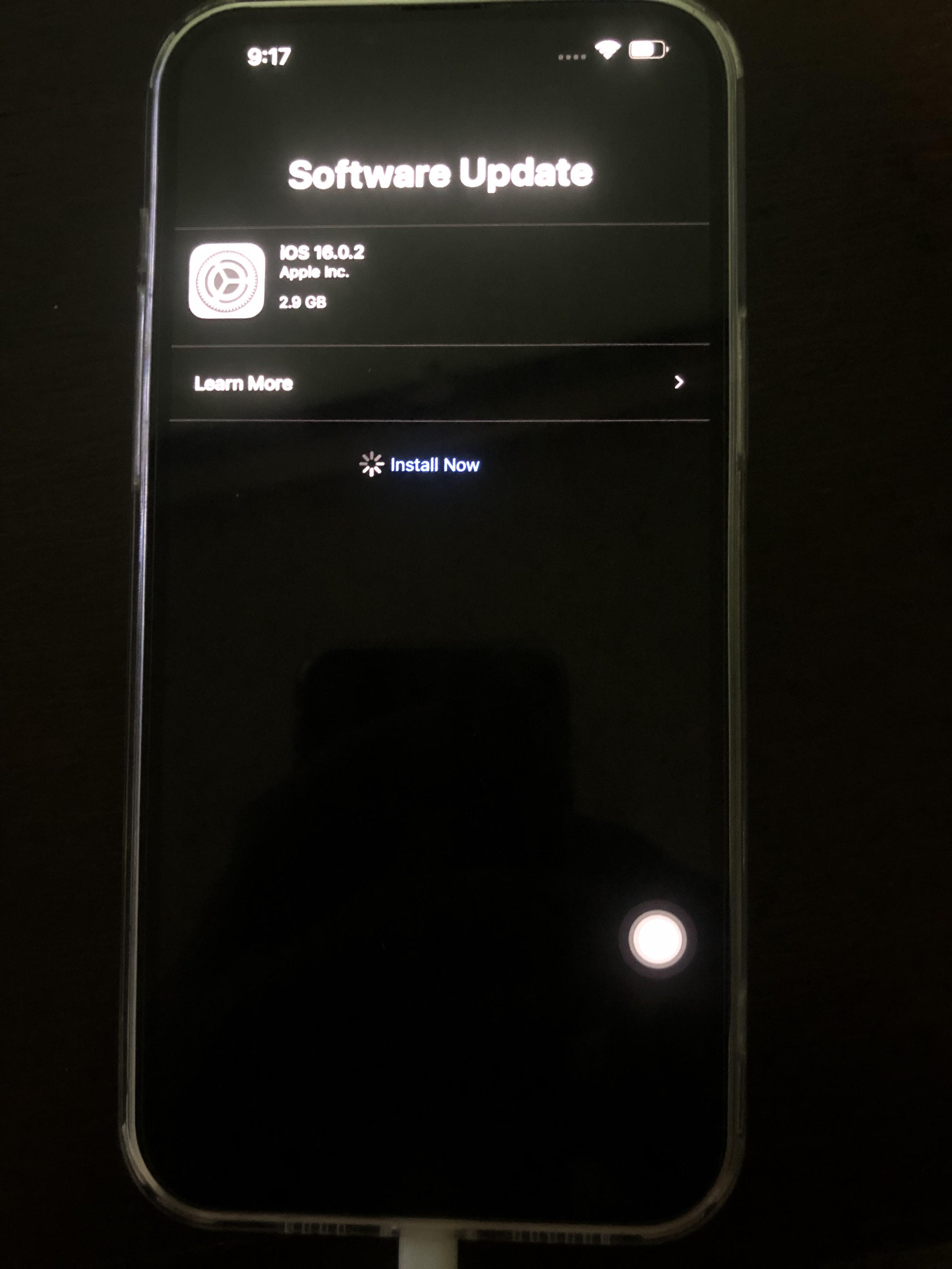 Hi everyone, i just got a new iphone 13 pro max and i tried updating it