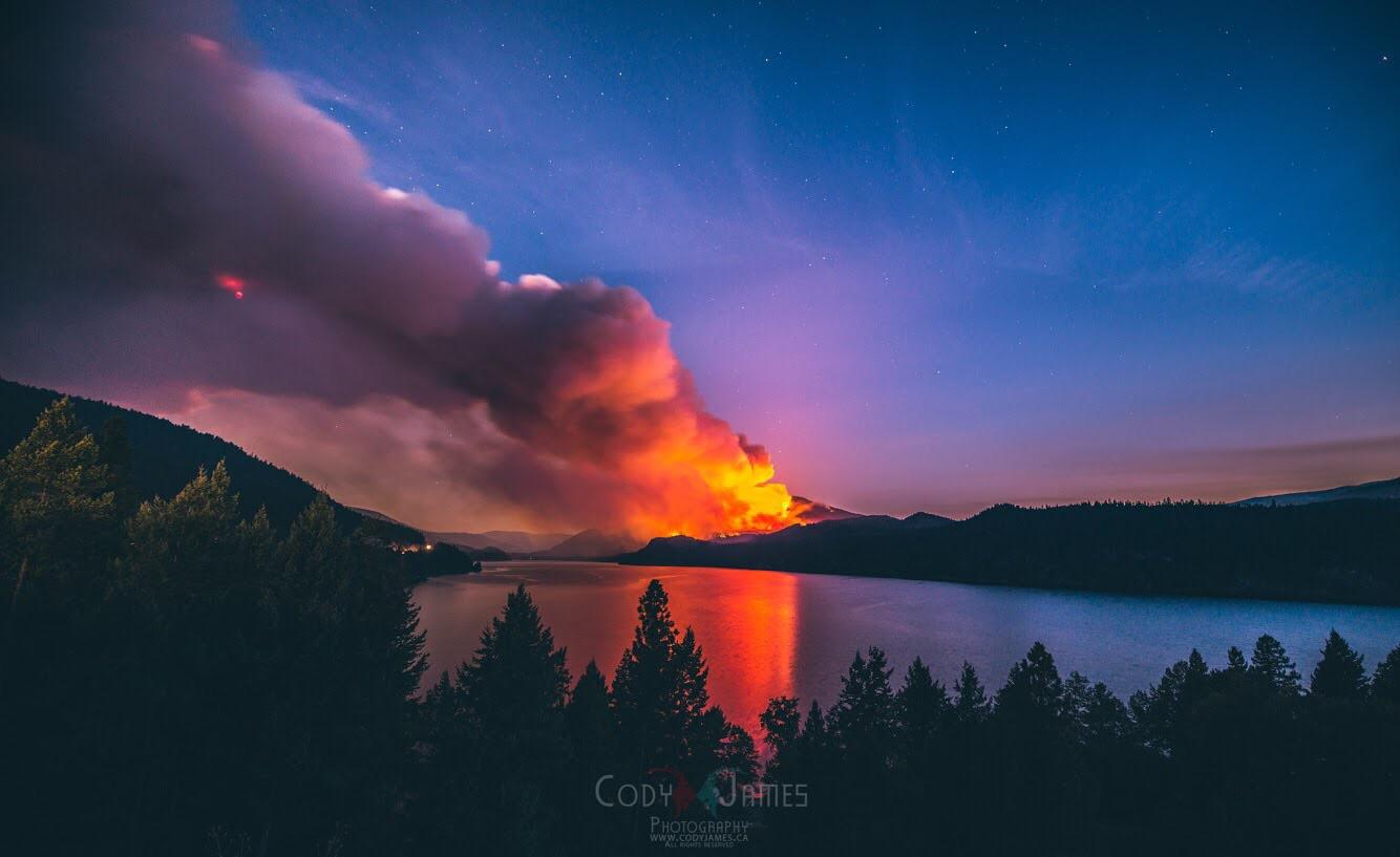 Moyie Lake BC wild fire captured Friday September 1st 2017. [1334 x 817