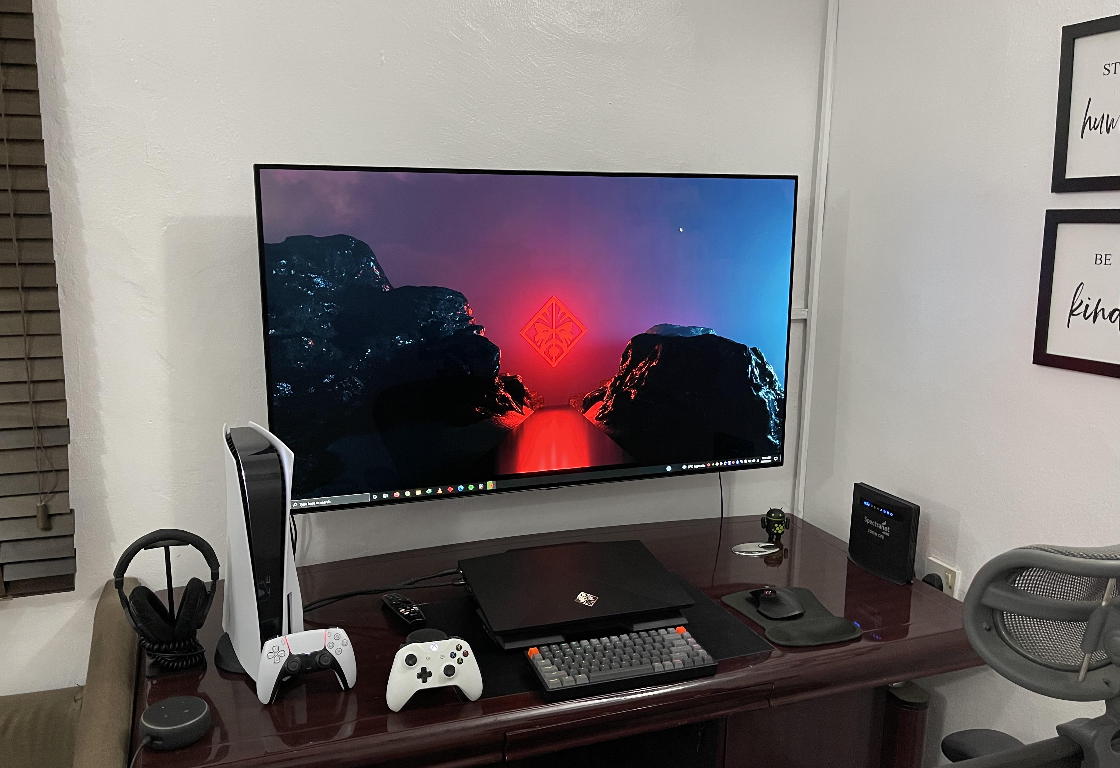 Omen 17 & PS5 on 55" LG OLED (4K, 120Hz, GSync, HDMI 2.1). My