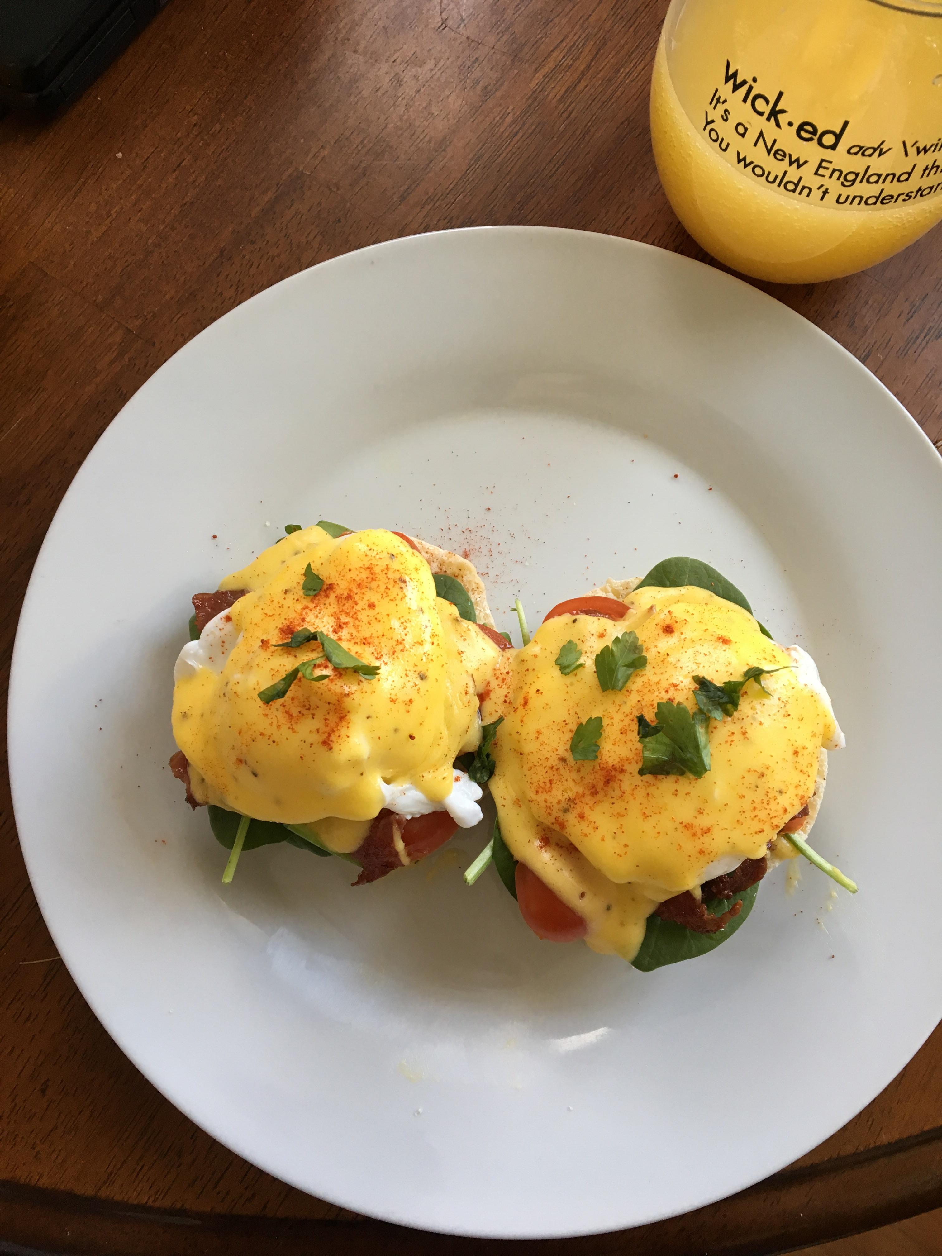 [Homemade] Eggs Benedict with tomatoes and spinach on homemade English