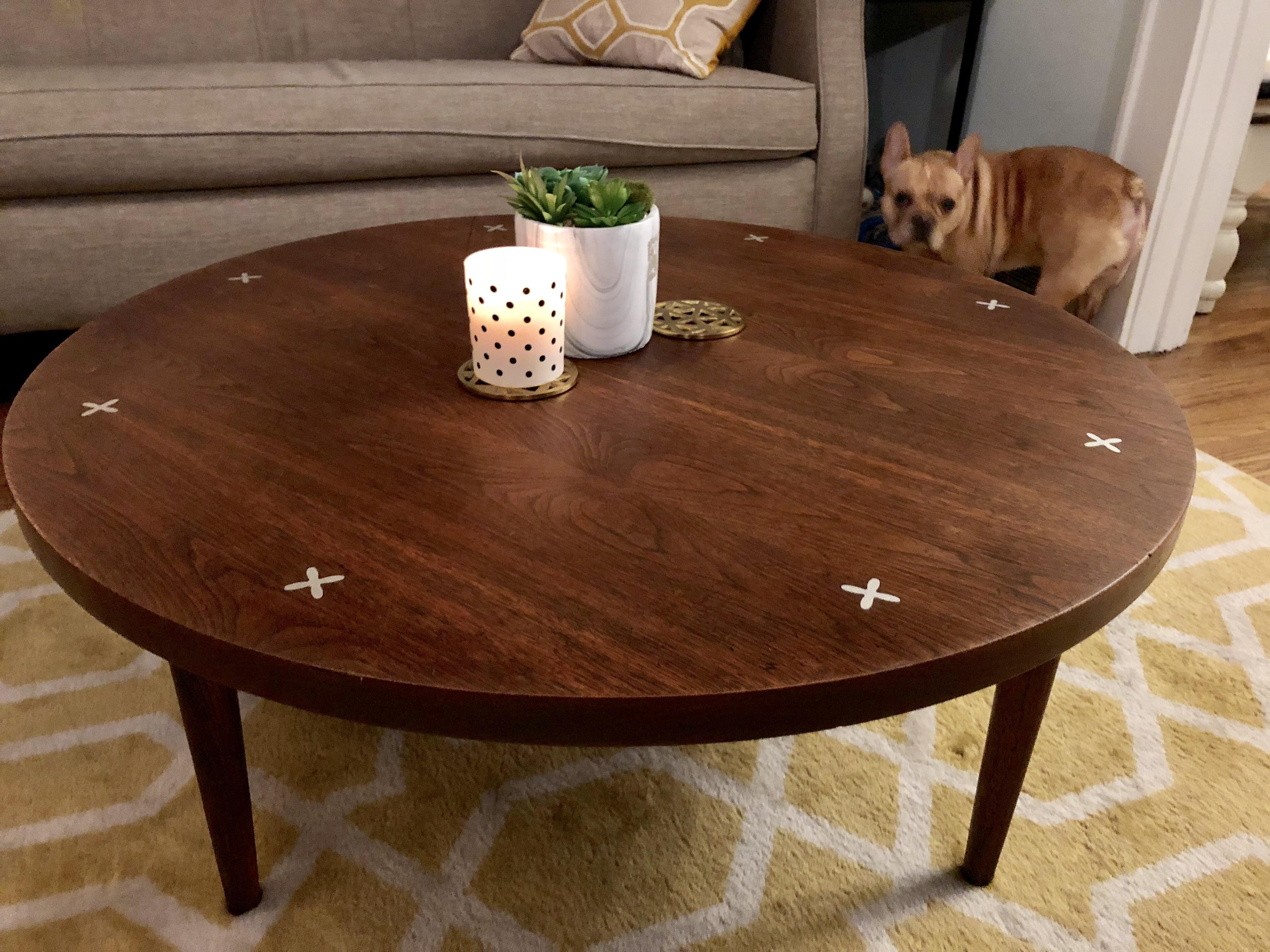 American Of Martinsville Coffee Table American Of Martinsville coffee table with xinlaid. Scored for 25