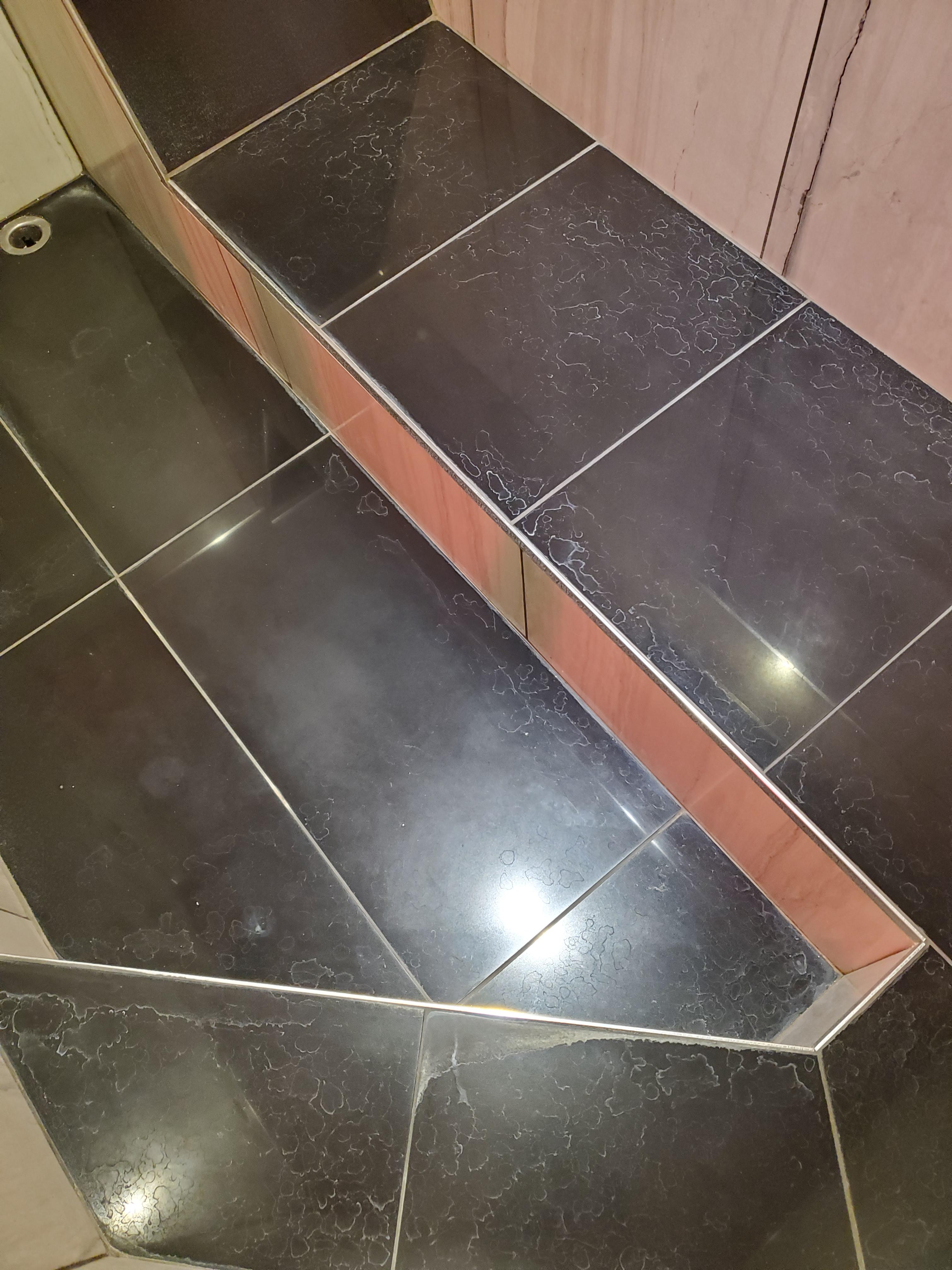 How to clean stains in bathtub? CleaningTips