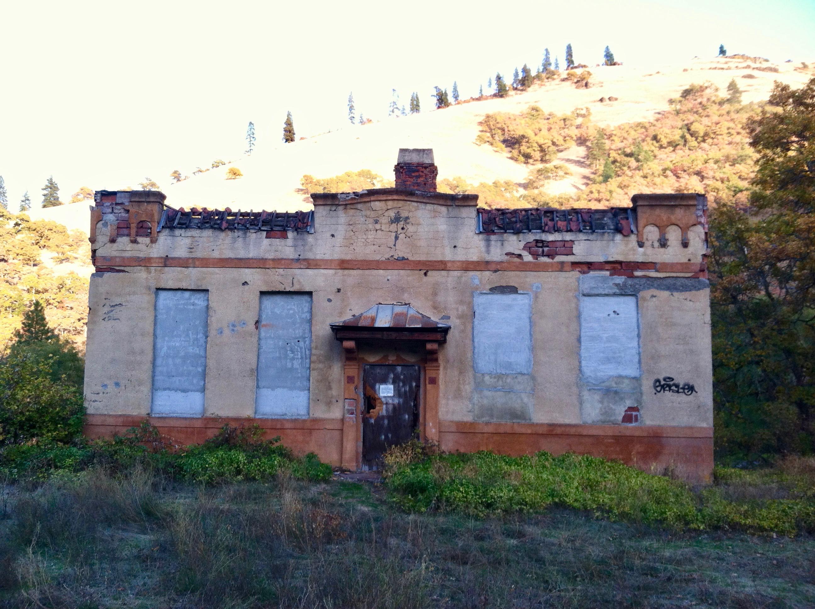 dry ice plant in Klickitat, WA [oC] r/AbandonedPorn