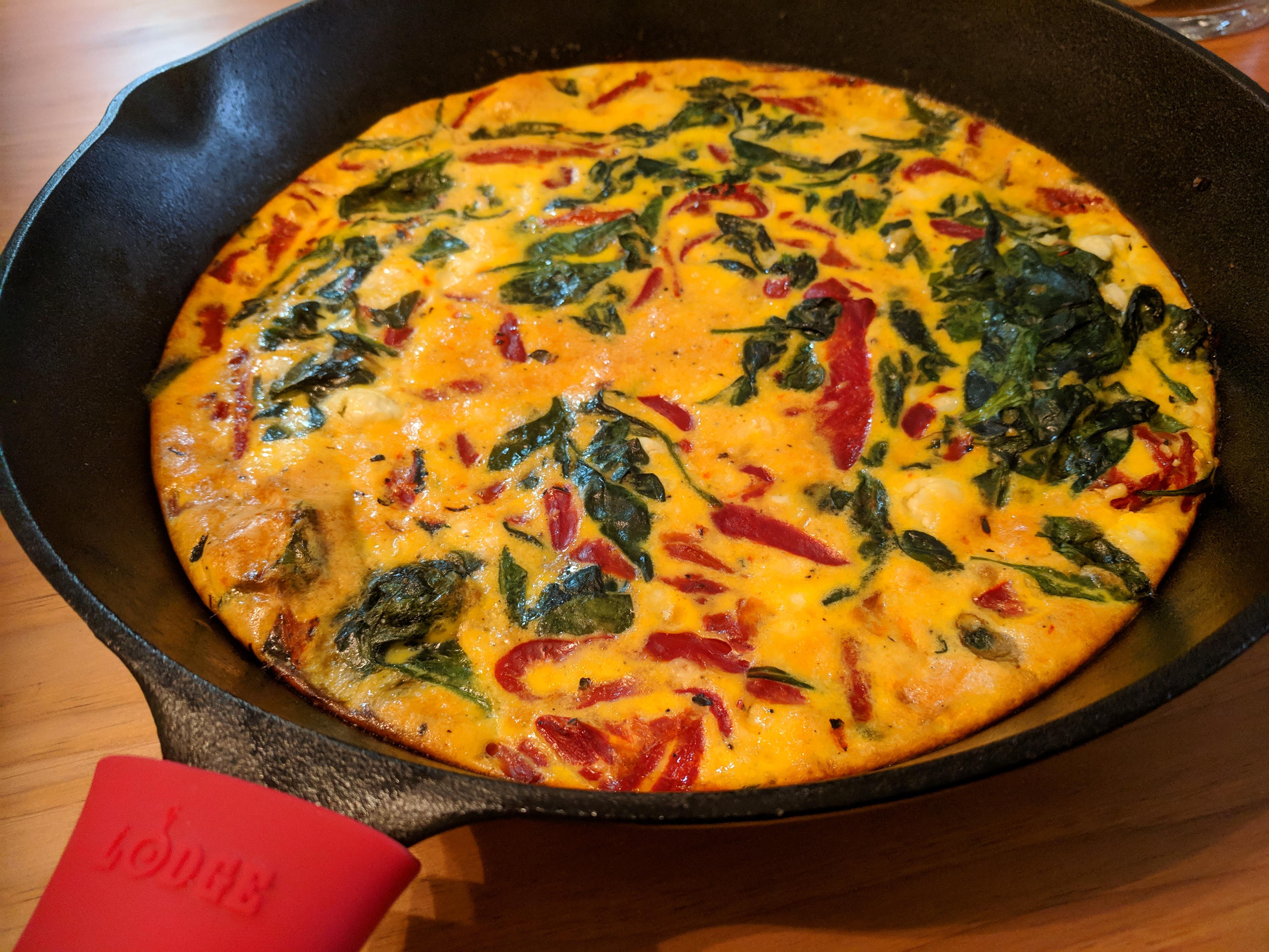 Roasted red pepper and feta frittata ( recipe in comments) r/castiron