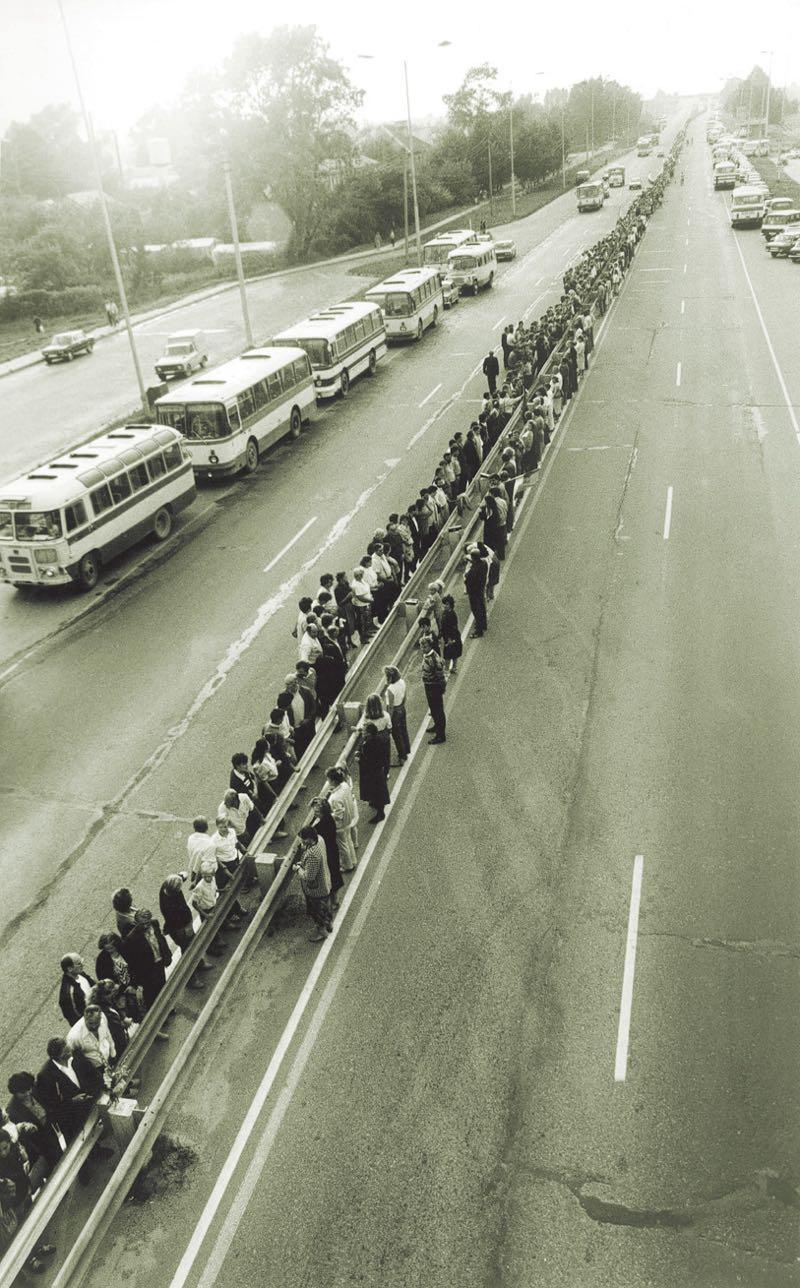 The photo shows the human chain that was formed by two million people