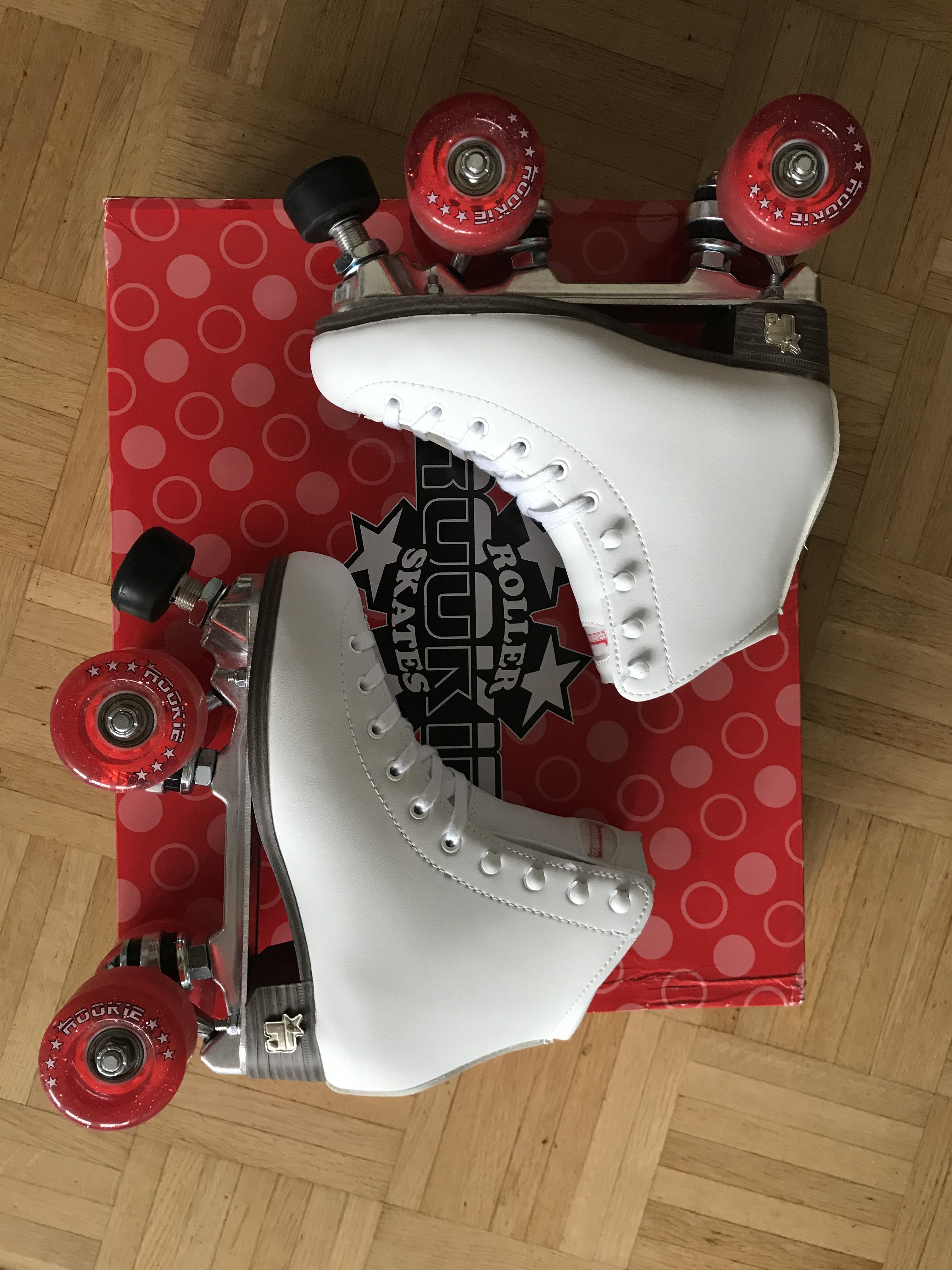 Got my first pair of roller skates today ! Can’t wait to wear them and