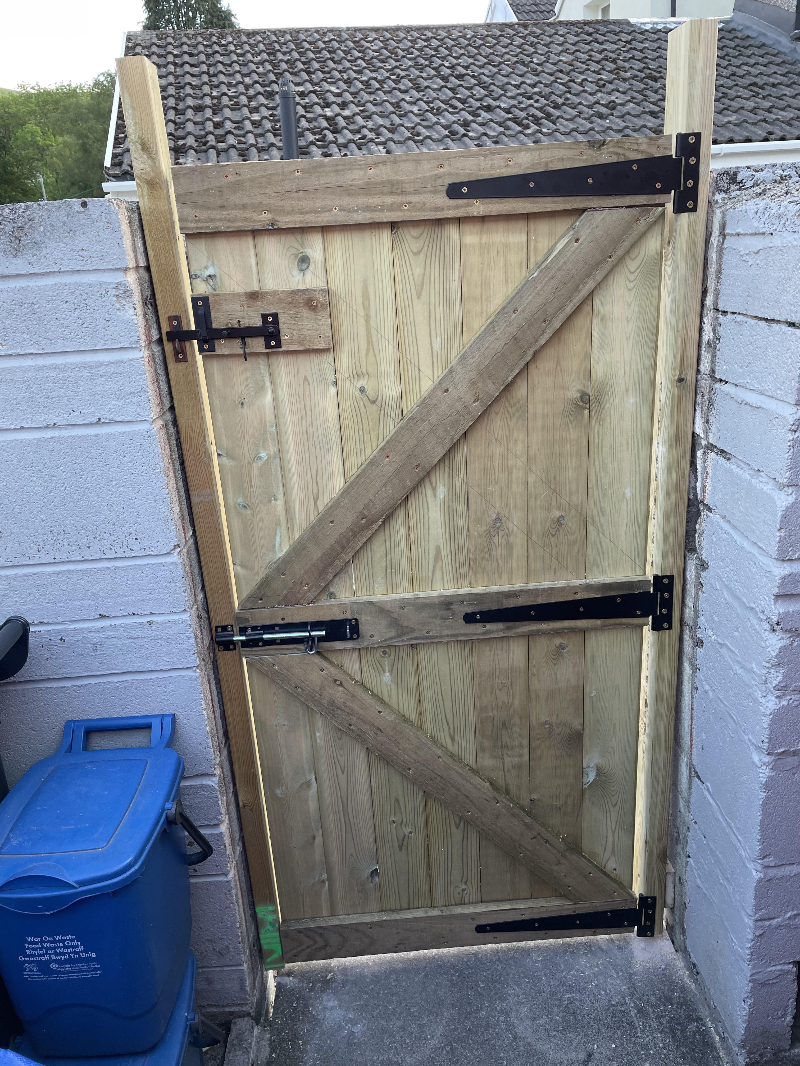 Using different paints on new ceiling for undercoat and topcoat?! Is