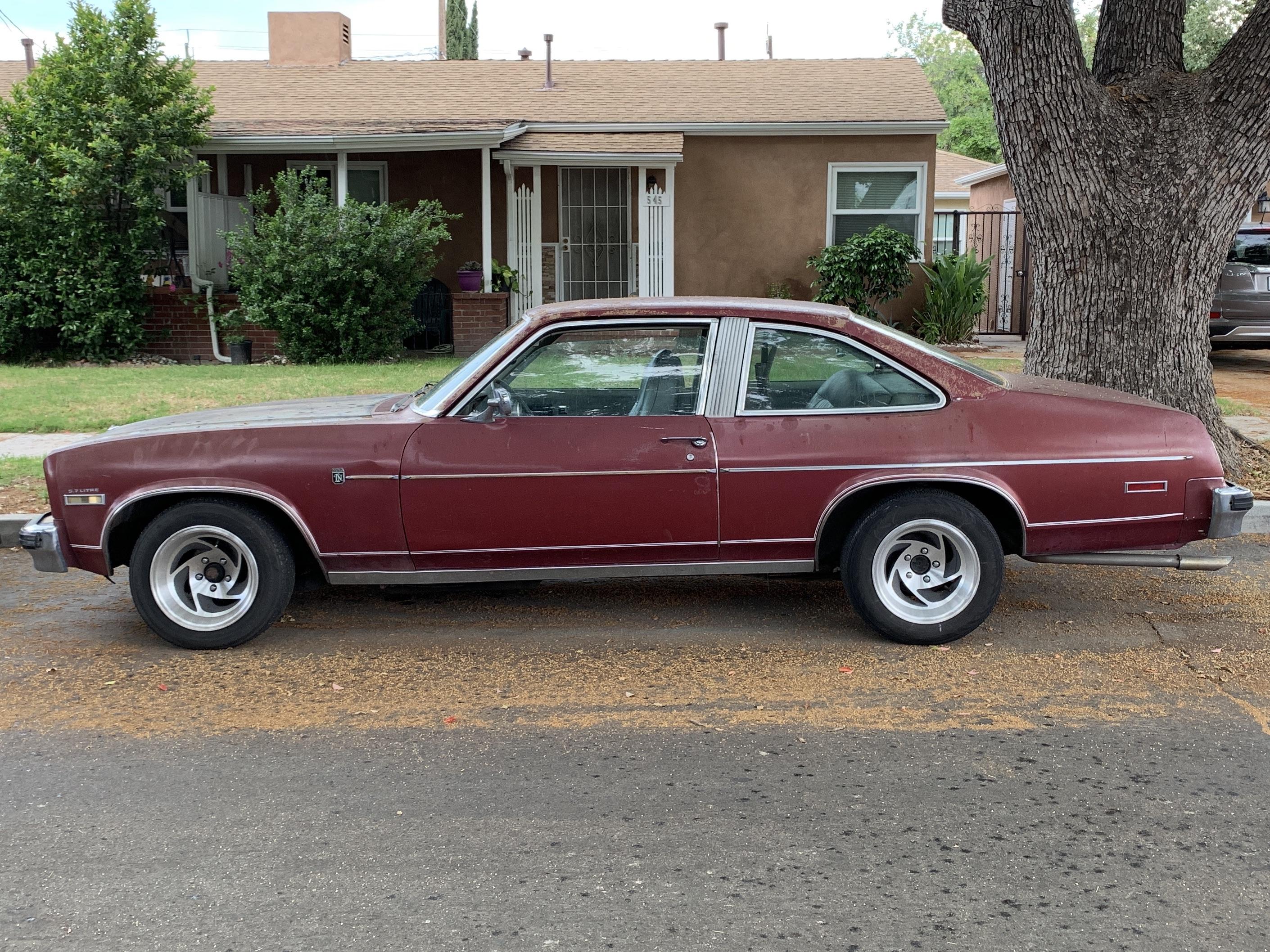 Saw this in Burbank, CA. Year? r/classiccars