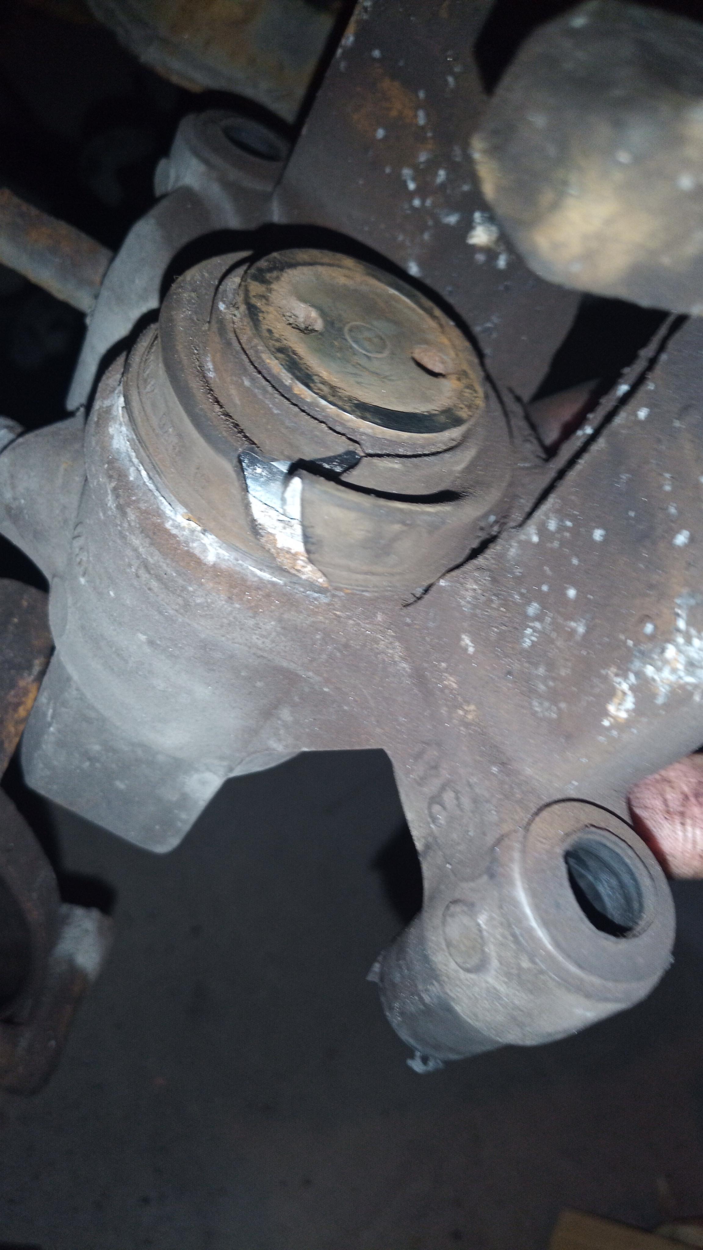 rear brake caliper , how screwed am I? : r/MechanicAdvice