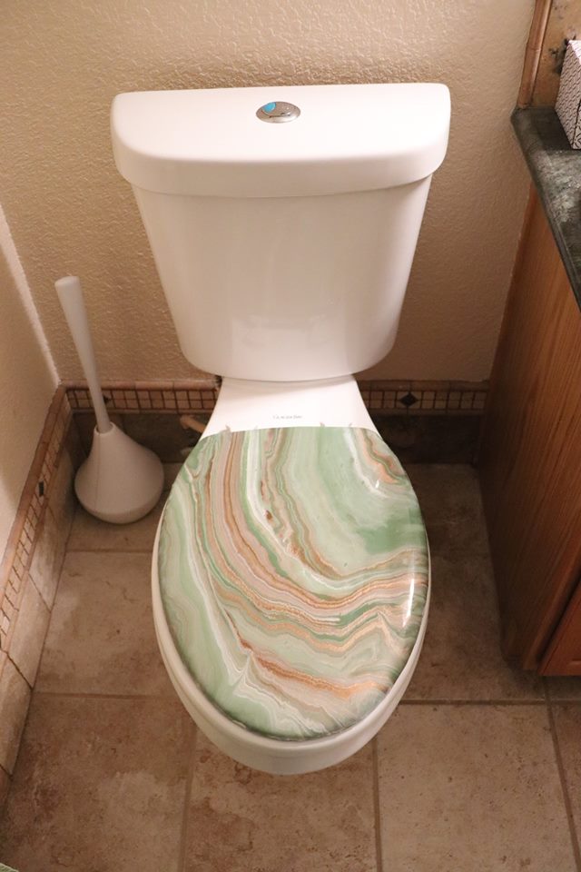 Acrylic poured toilet seat ) r/PourPainting