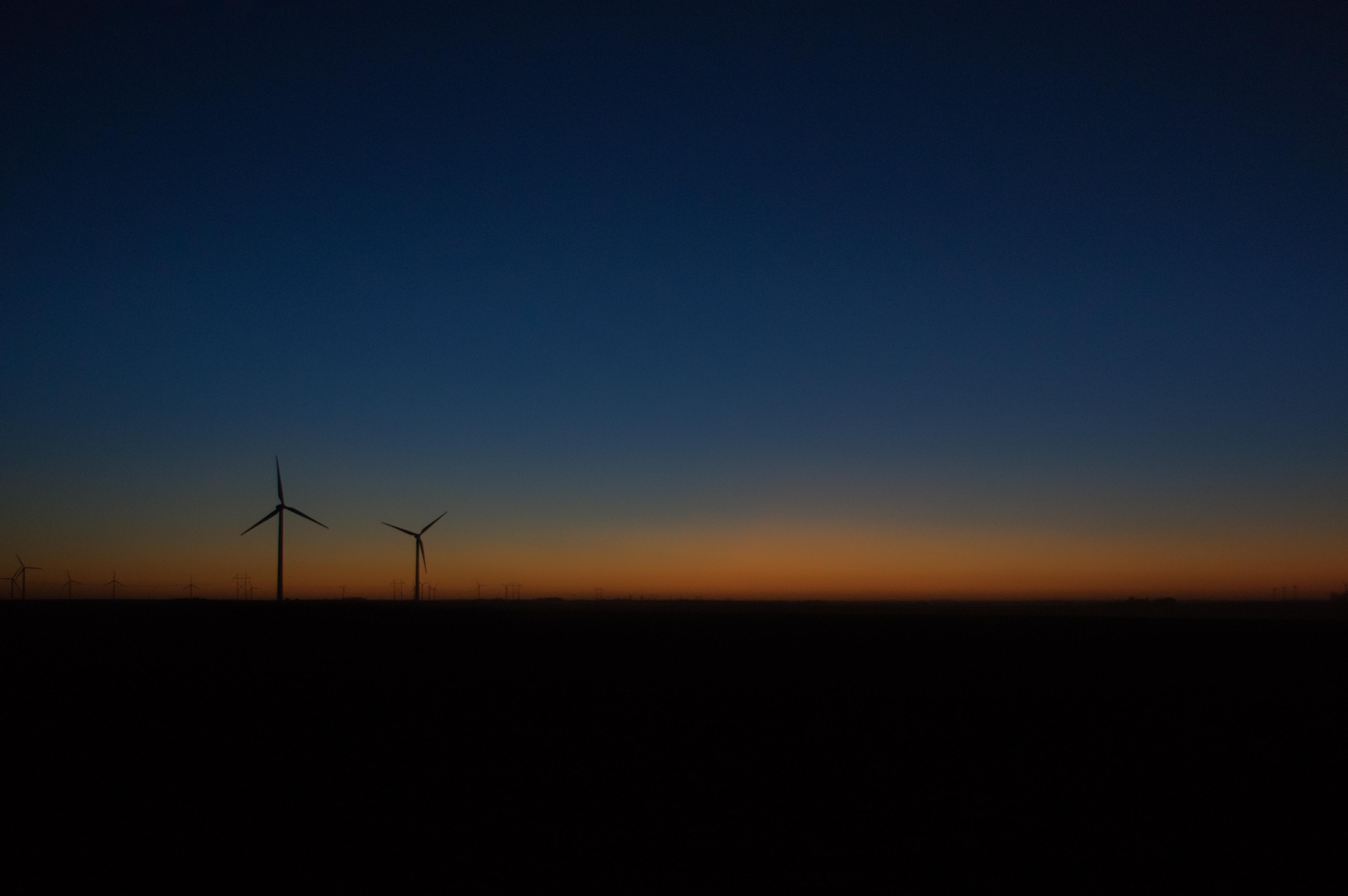 Dusk in Schaller, Iowa [4703 × 3127] [OC] r/SkyPorn