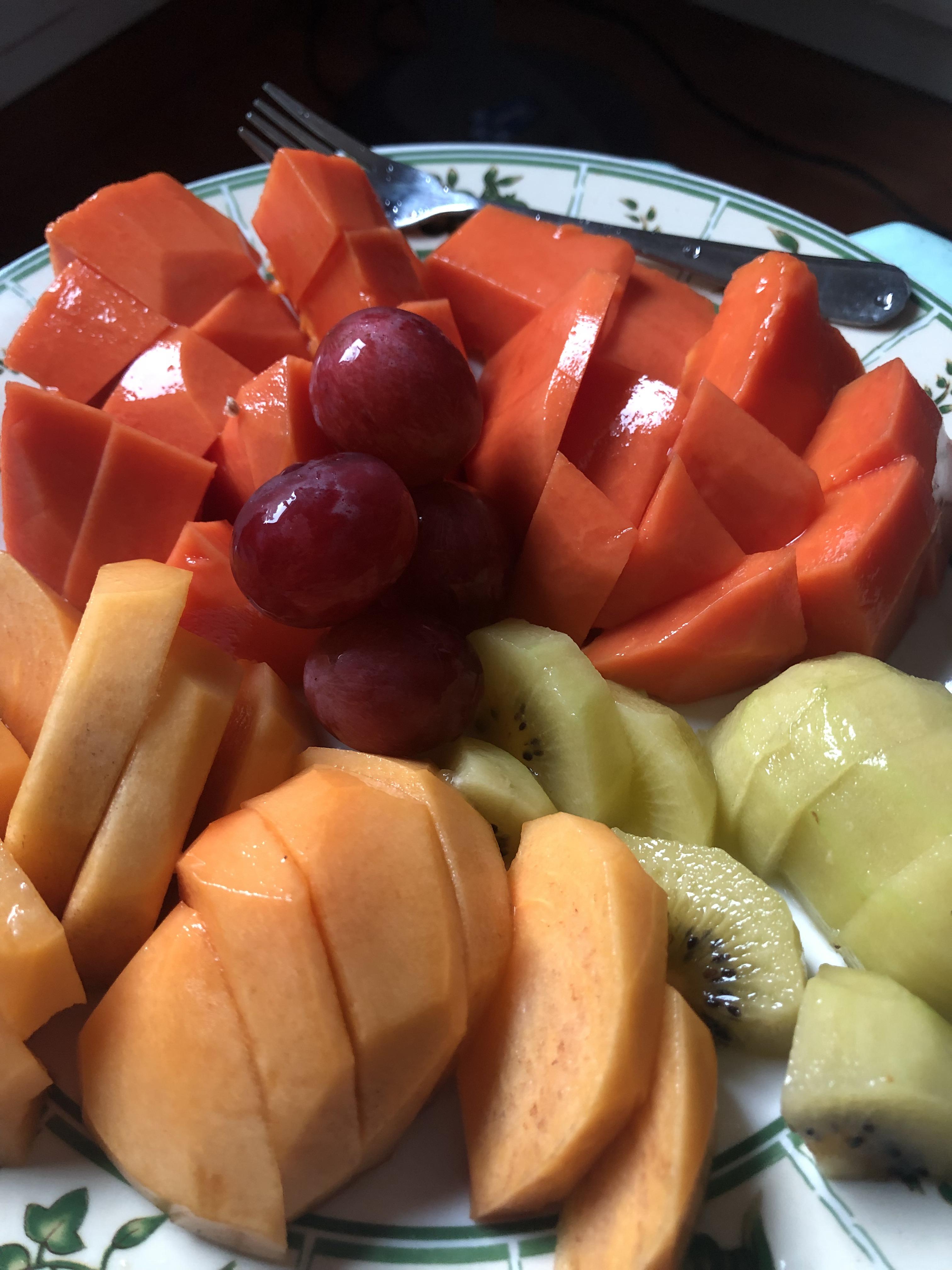 Healthy cut fruits after dinner r/FoodPorn