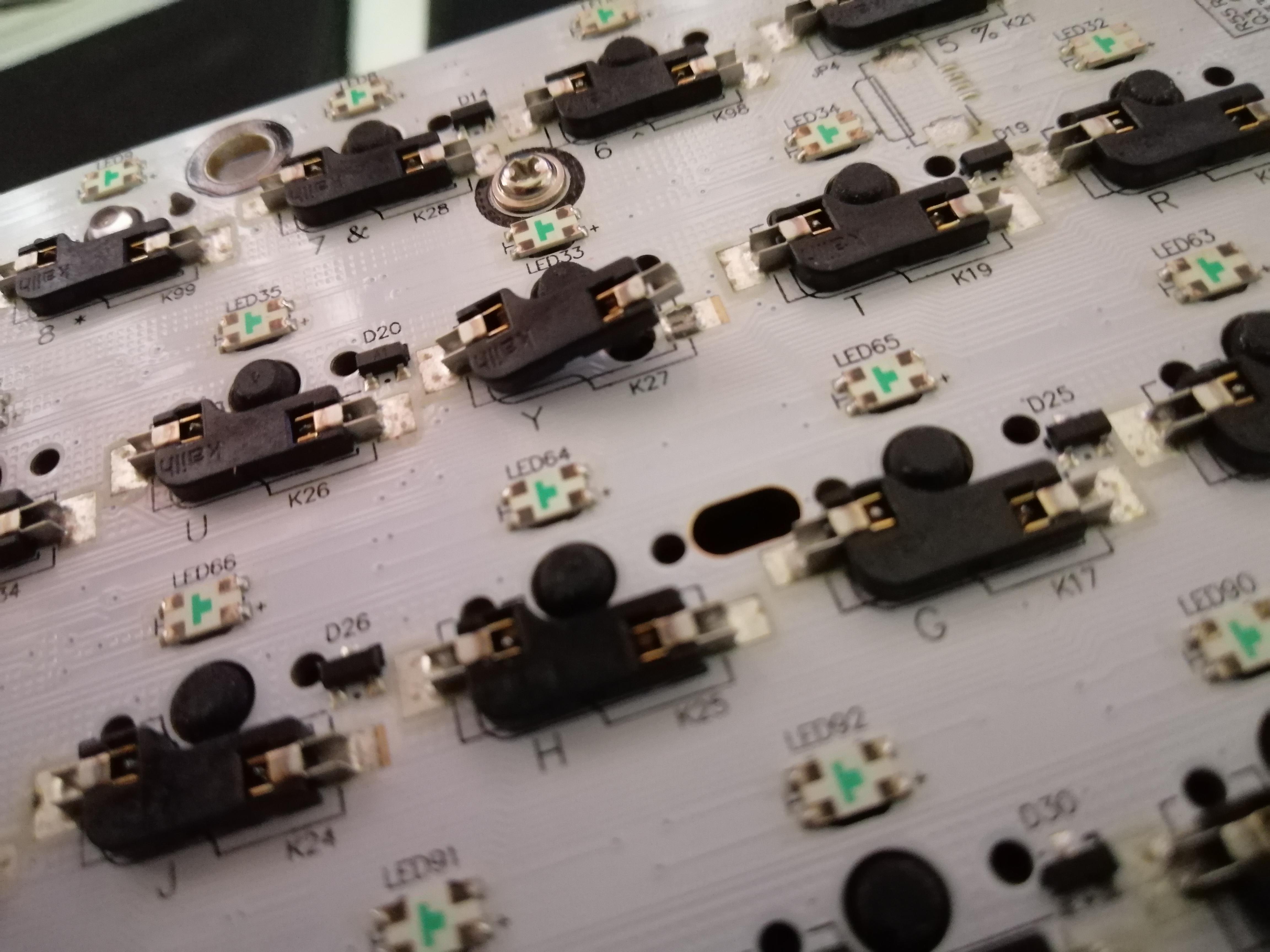 Desoldered switches + Kailh hotswap sockets = pain and suffering r/MechanicalKeyboards