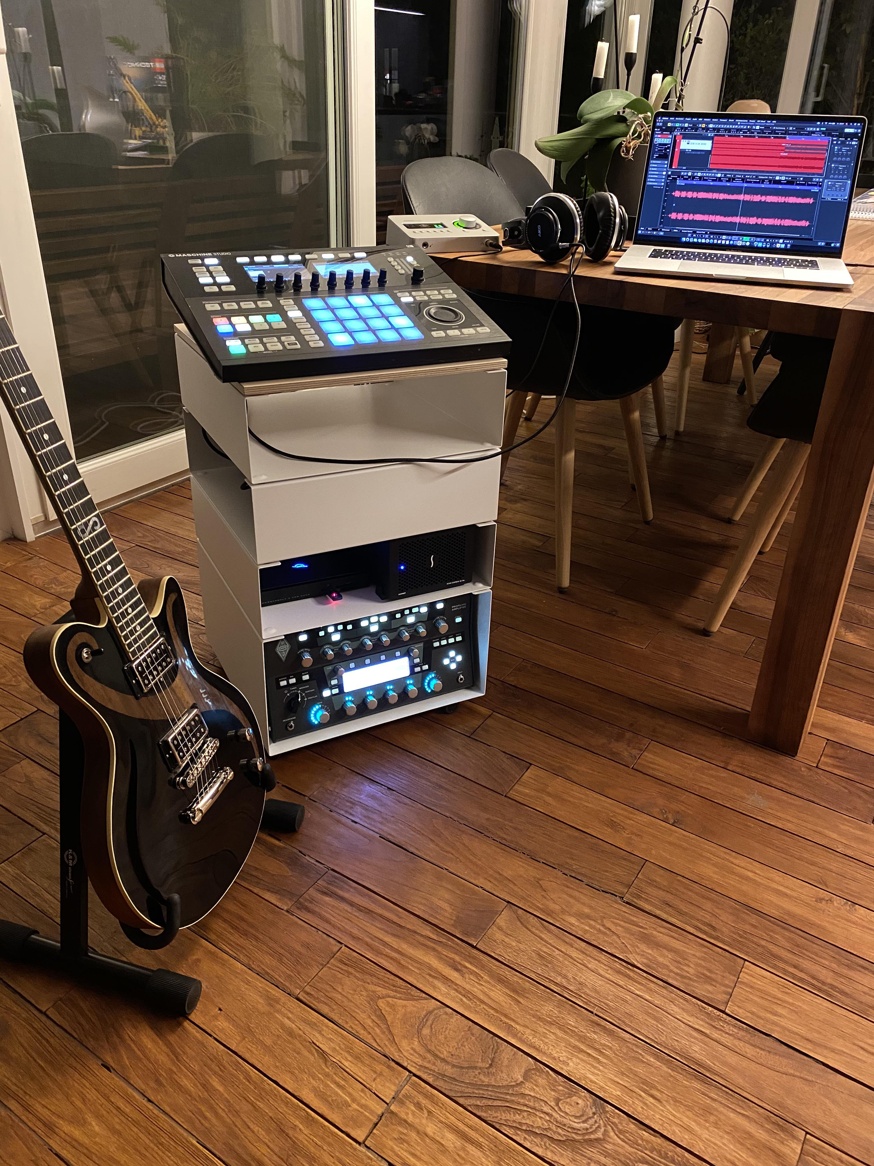 My portable studio setup😍 apollo solo and 2 octo cards in a pci box r