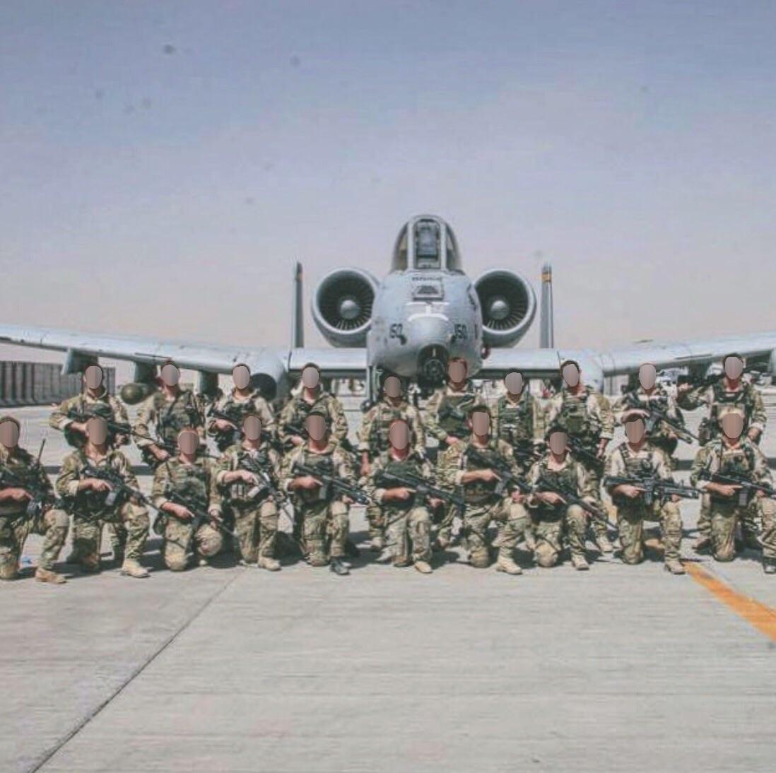 British Paratroopers from the 1st Battalion Parachute Regiment (1 PARA