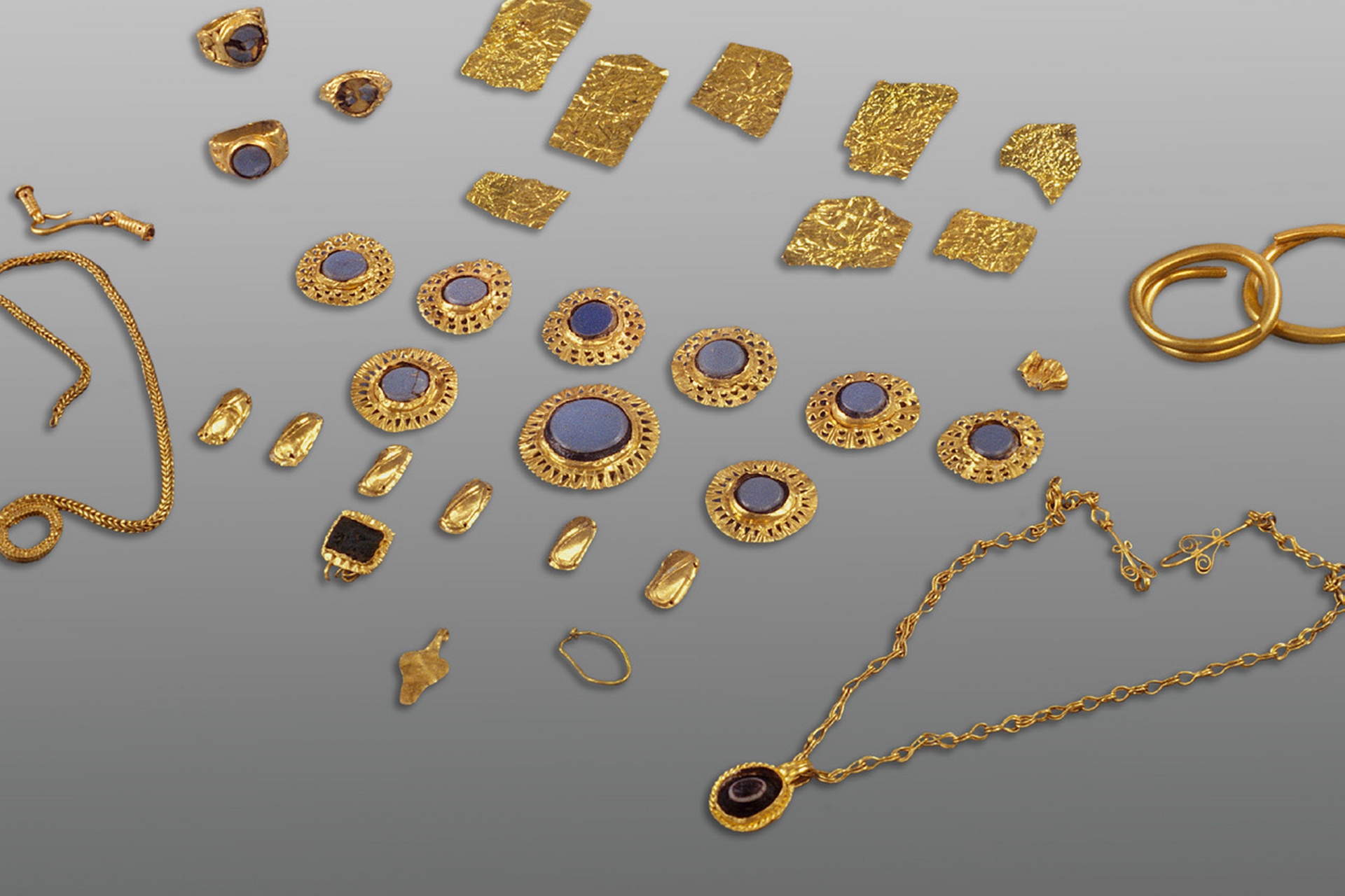 Beautiful set of gold jewelry found in Roman palace of Maximinus Daia