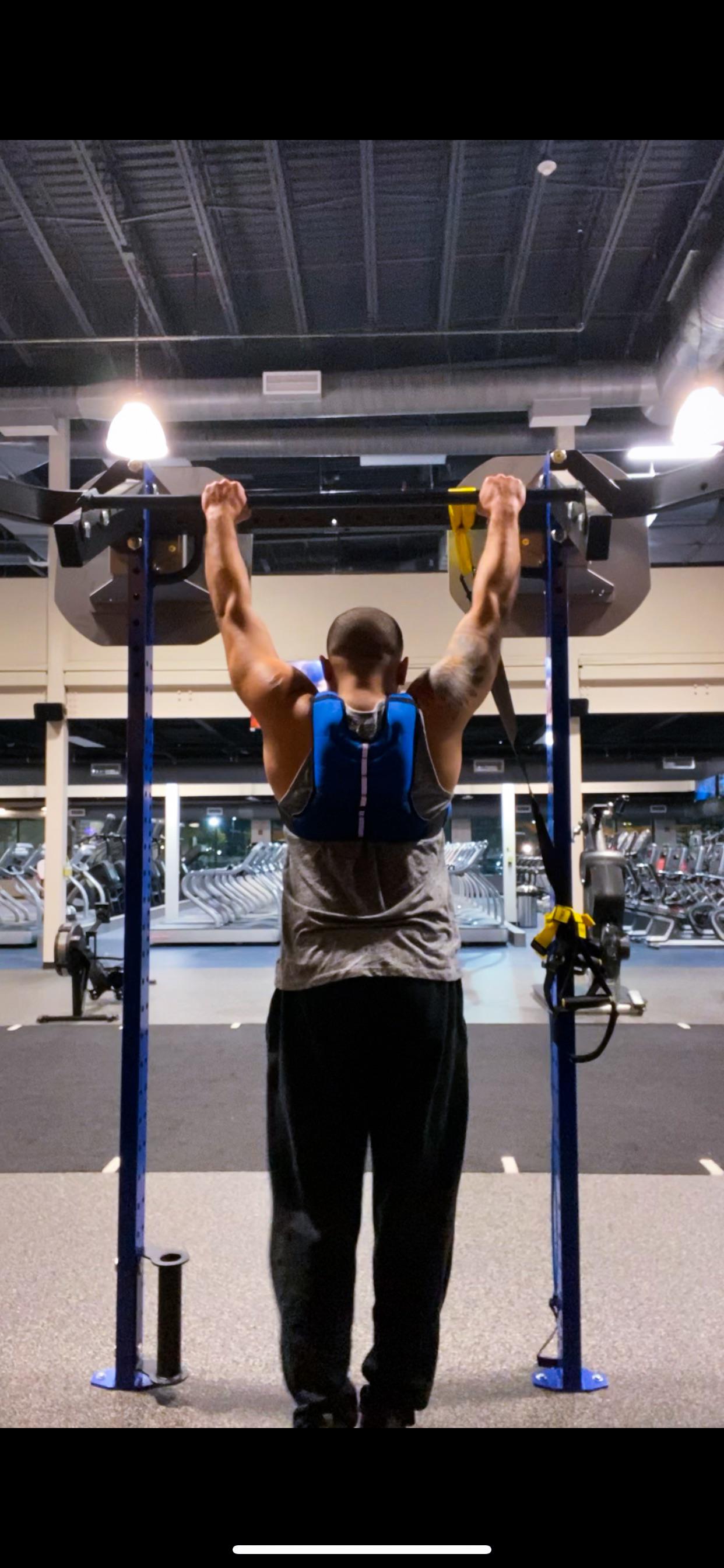 Weighted pullups brought to you by Lentils r/veganfitness
