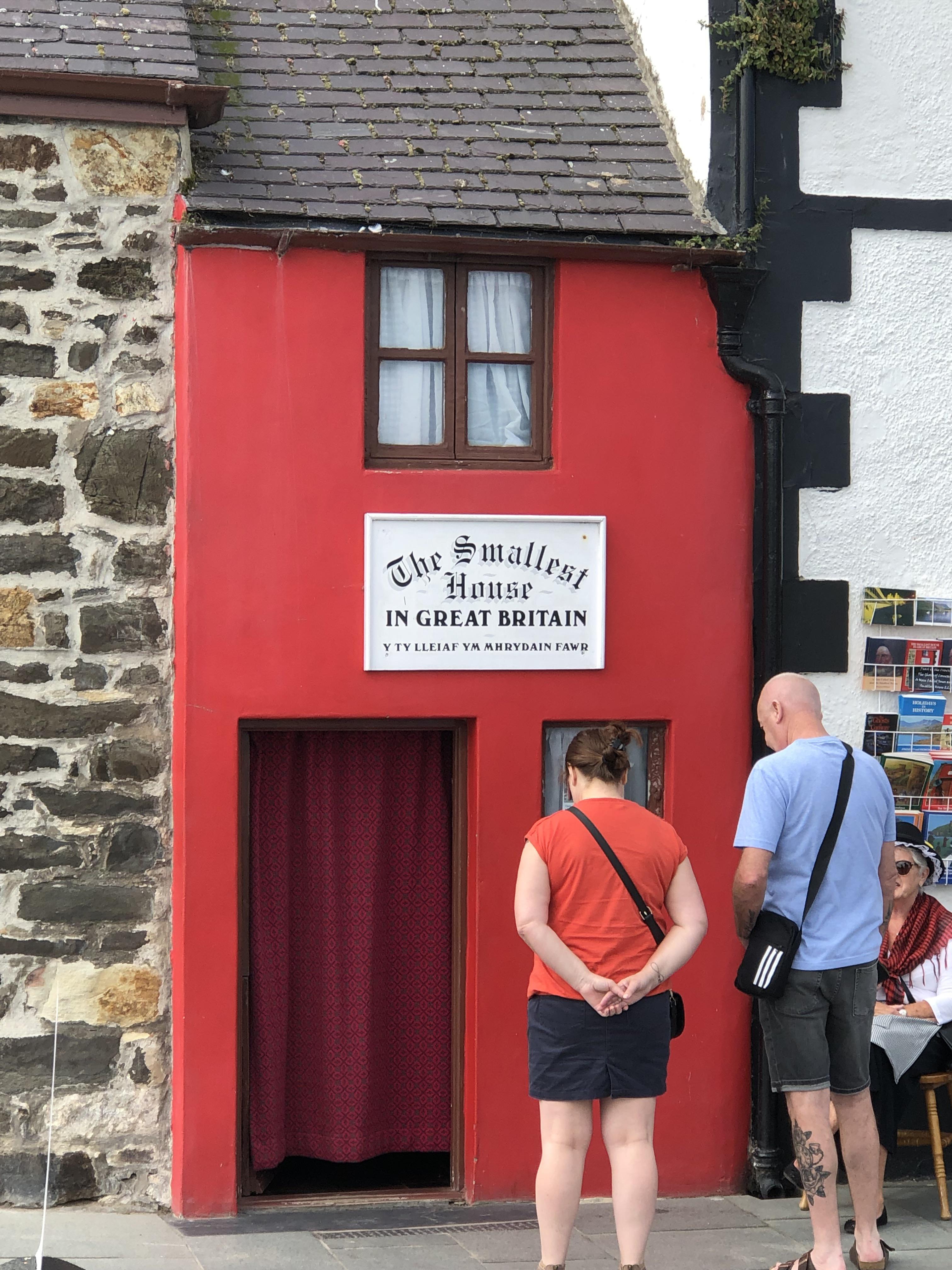 “Smallest House In Great Britain” Conwy, North Wales [OC] r/TinyHouses
