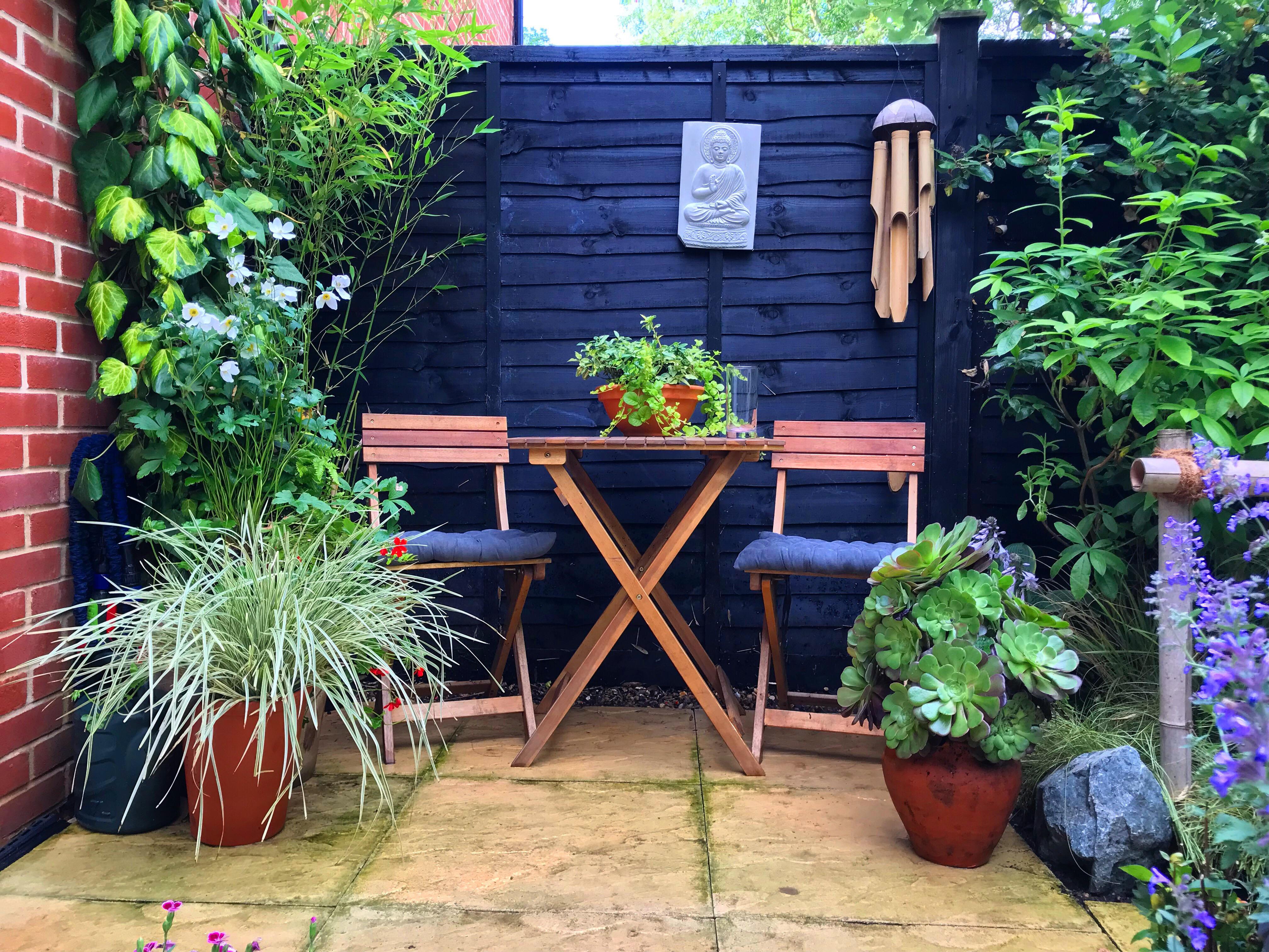 I’ve been the garden pots and furniture in my garden today