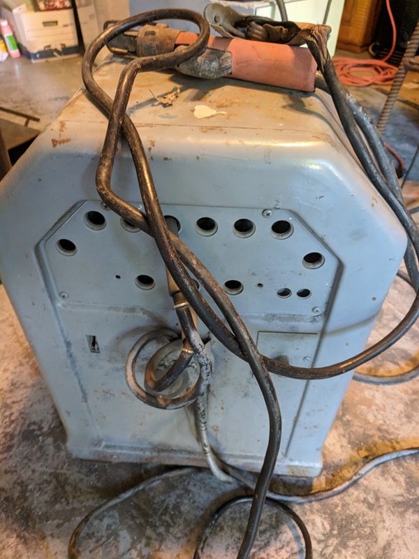 Ancient stick welder. Still works. Can't find anything about it r/Welding