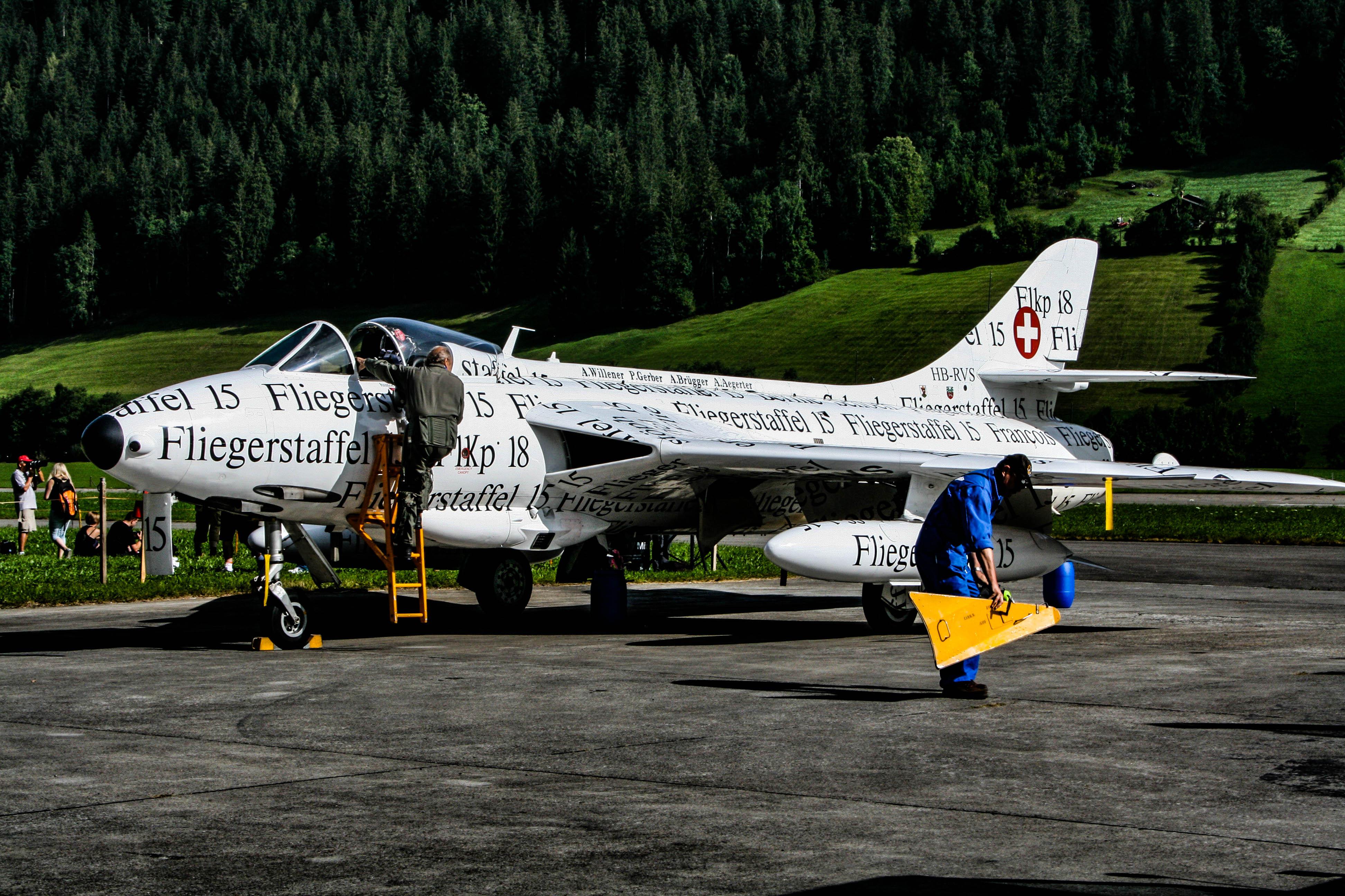 Hawker Hunter Mk.58 Ready to fly [3888*2592] r/WarplanePorn