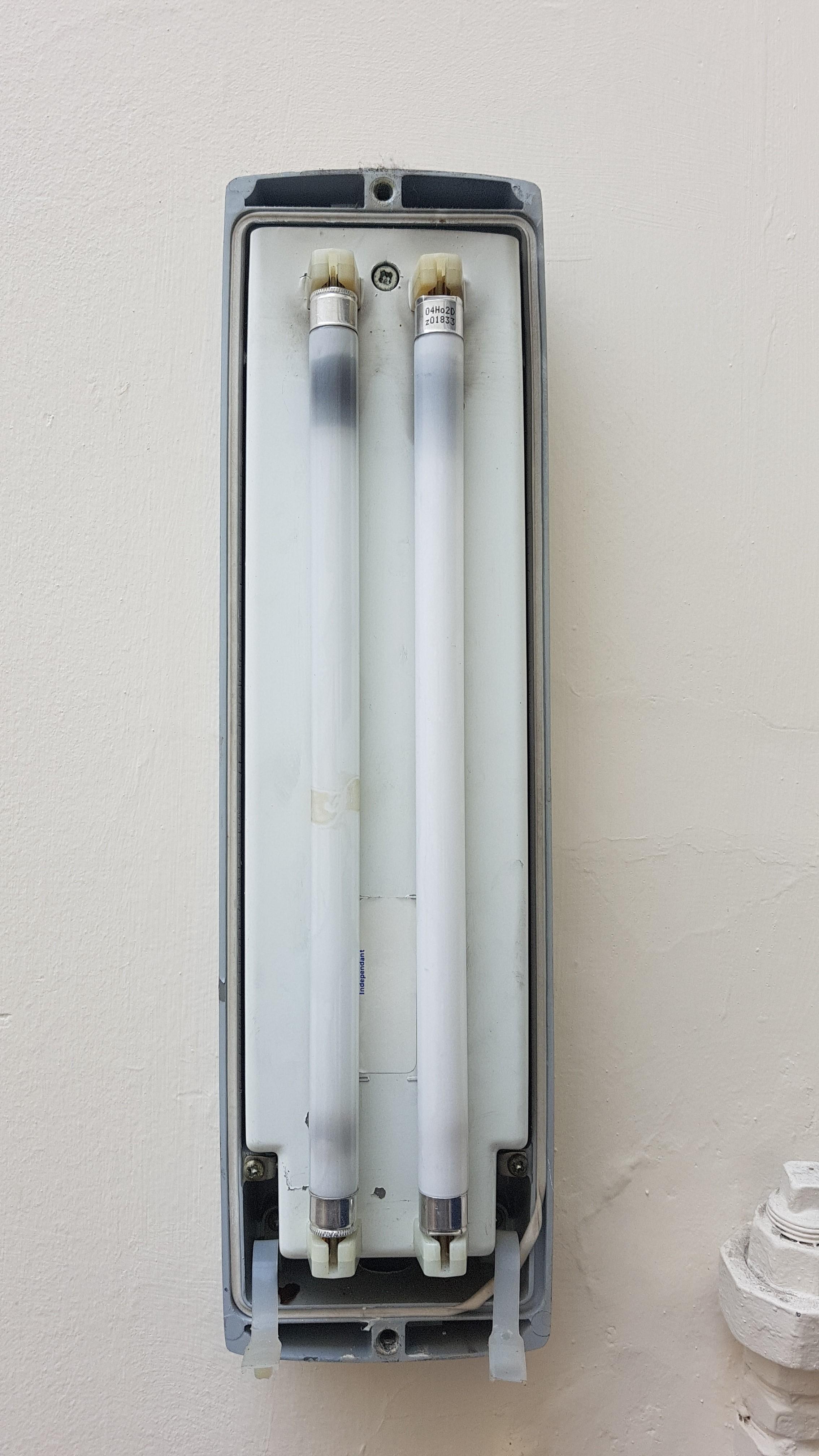 Stair light, bulb change DYI. What type of bulb is it? r/Edinburgh