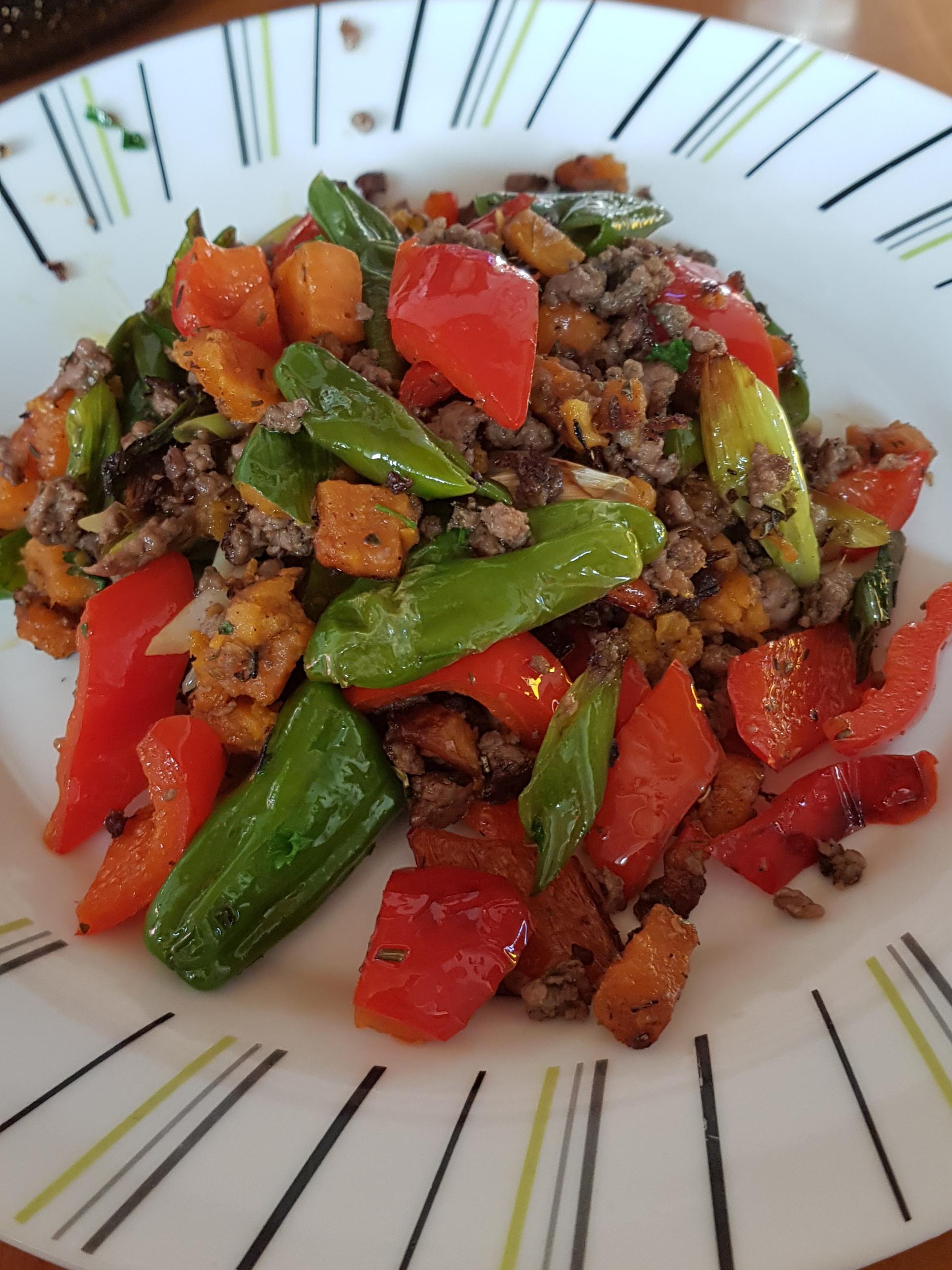 [Food pic] Fried red and green peppers, sweet potato, spring onions and