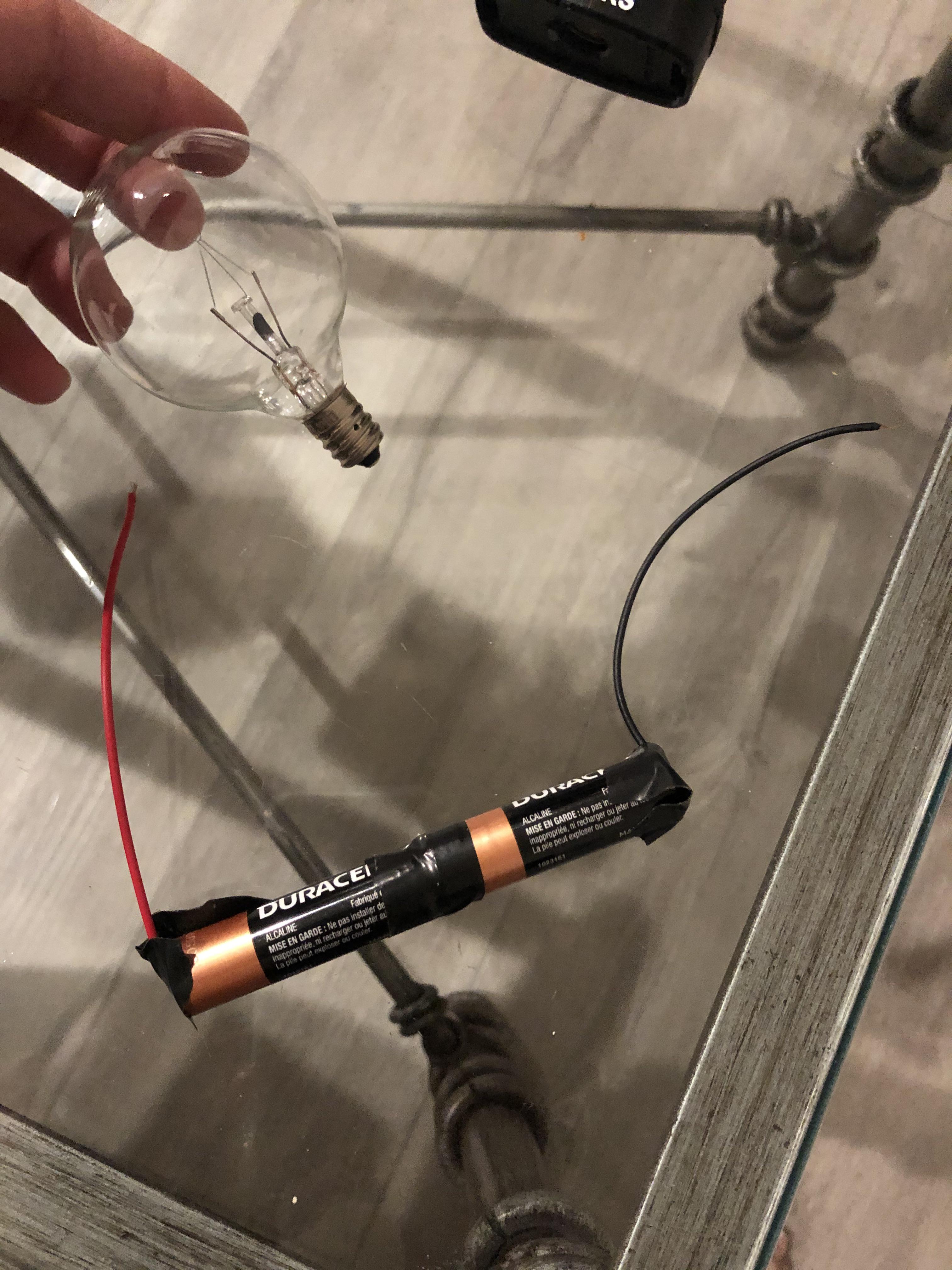 Can’t get this light bulb to light up. What am I doing wrong? r