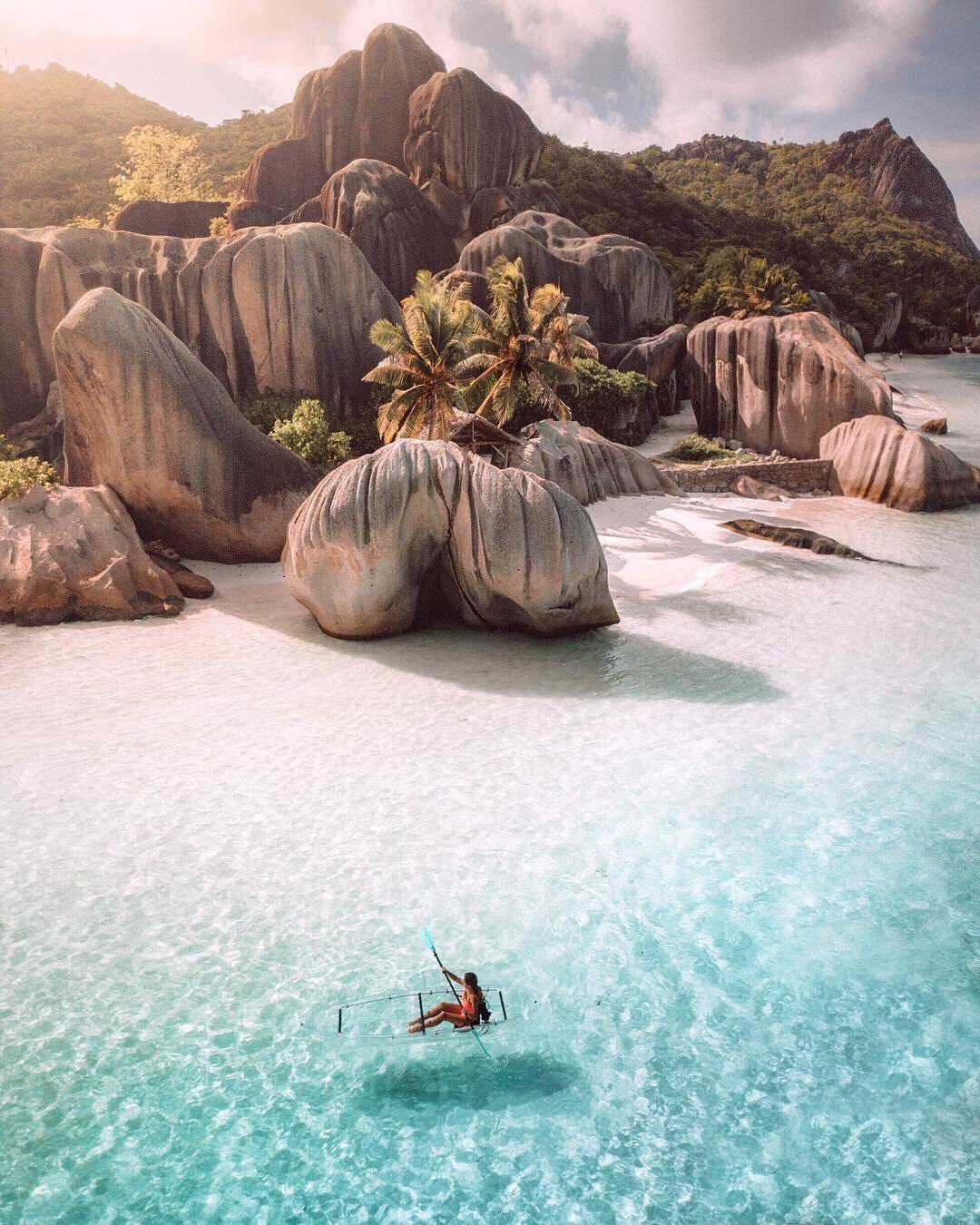 Crystal clear water in Seychelles r/BeAmazed