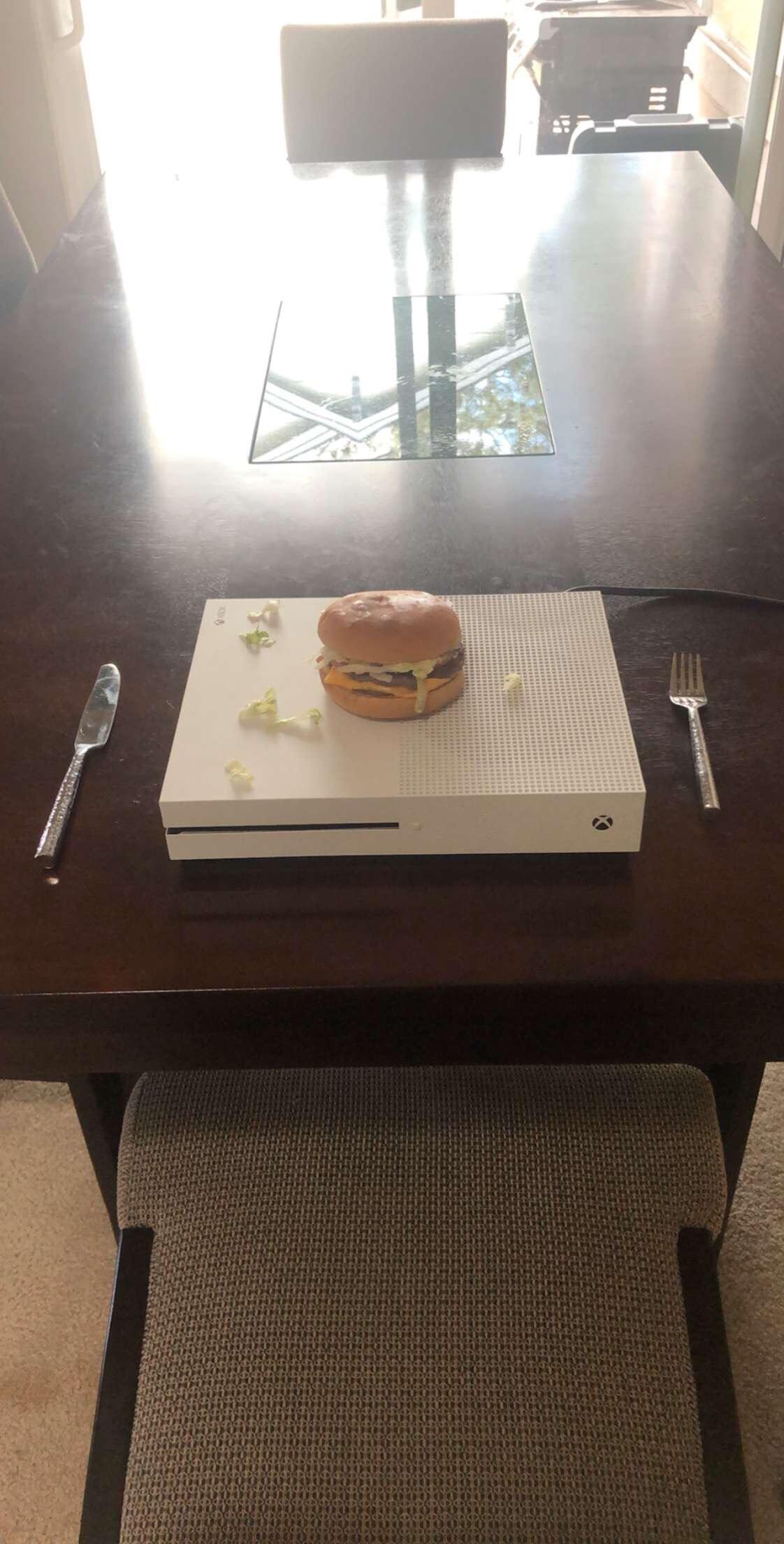 Xbox plate r/gaming