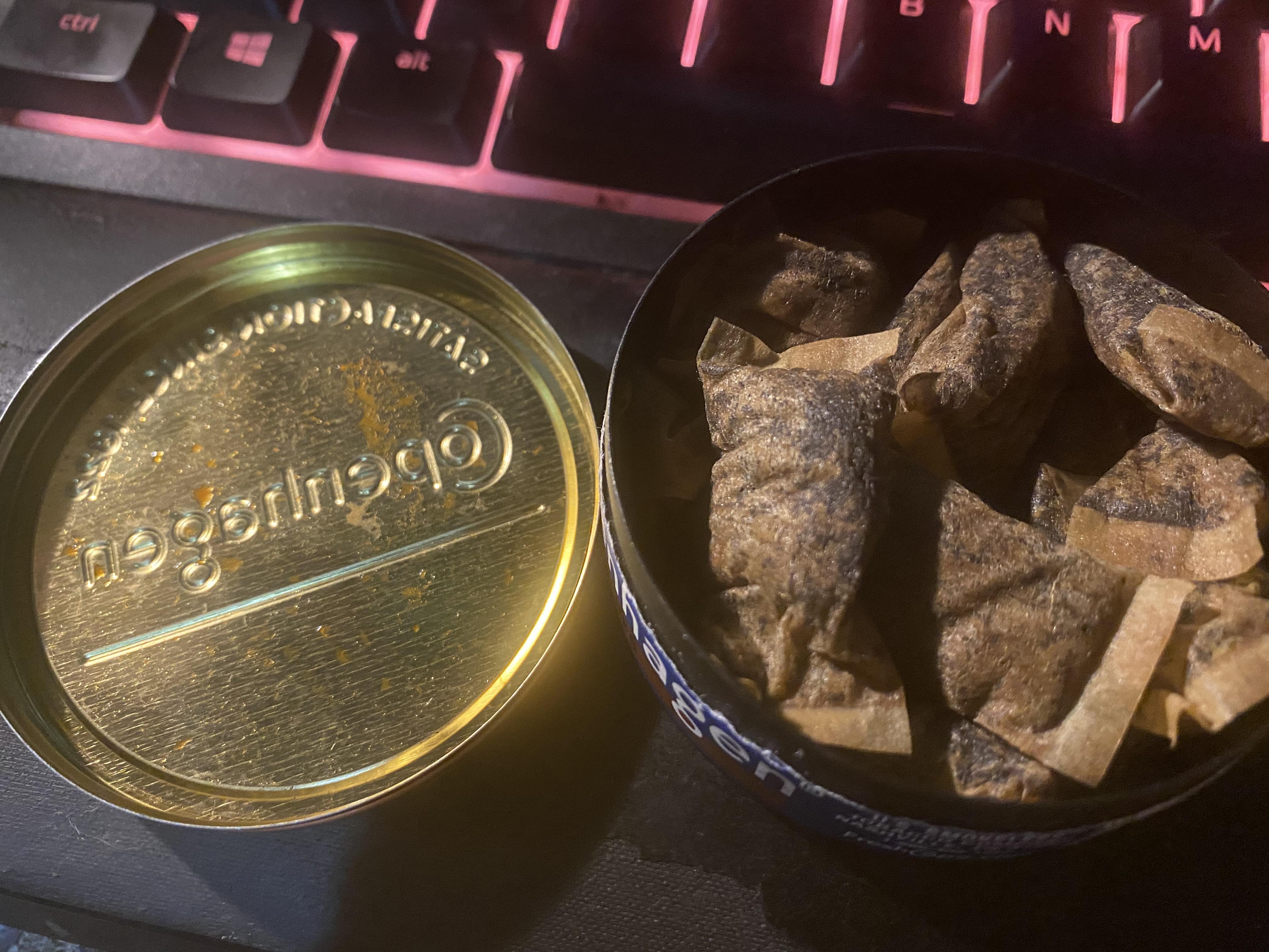 These Cope Mint pouches were LITERALLY dripping with flavor. (This can