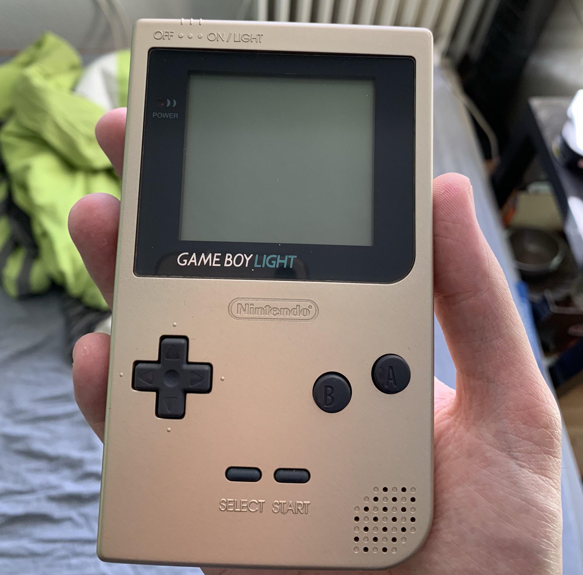 Finally got my Gameboy Light in nearly new condition, I love that thing