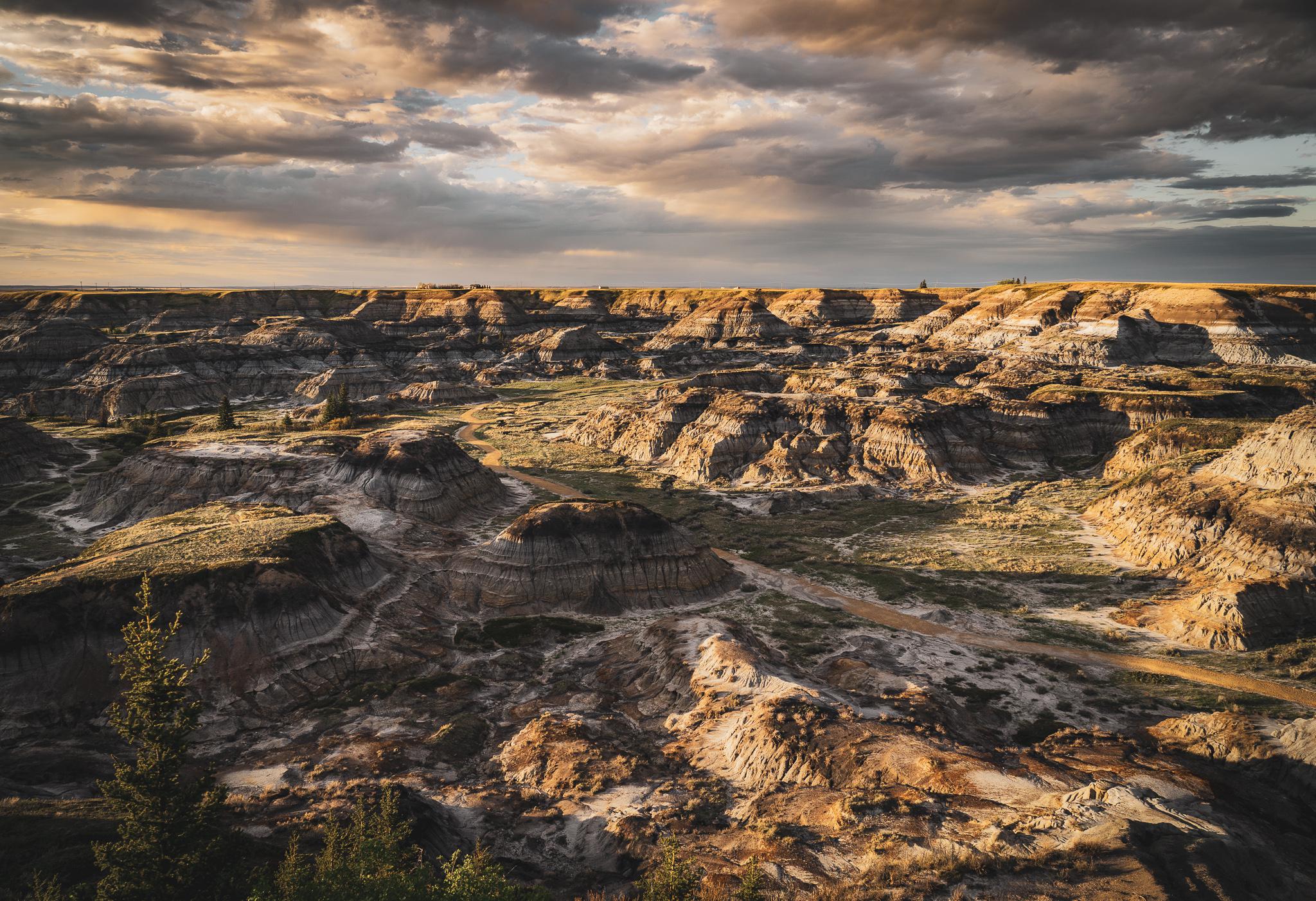 Horseshoe Canyon Alberta, Canada [OC] [2048 × 1402] r/EarthPorn