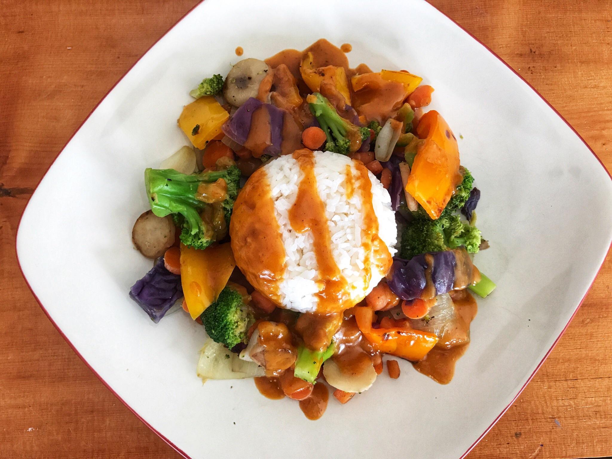 Stir fried veggies with Thai peanut satay sauce. r/veganrecipes