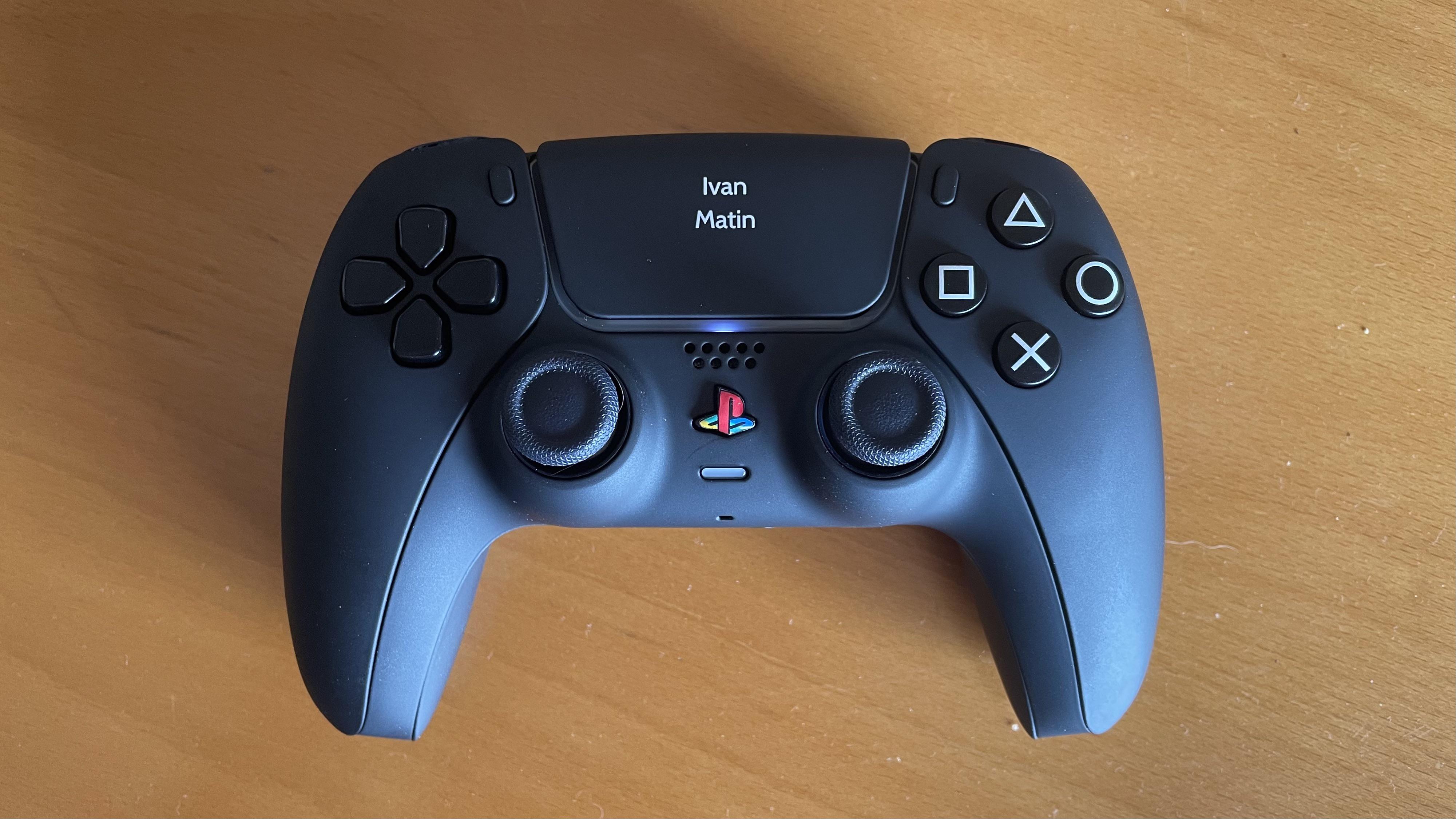 Custom made PS5 dualsense (everything mate black) just arrived r/gaming