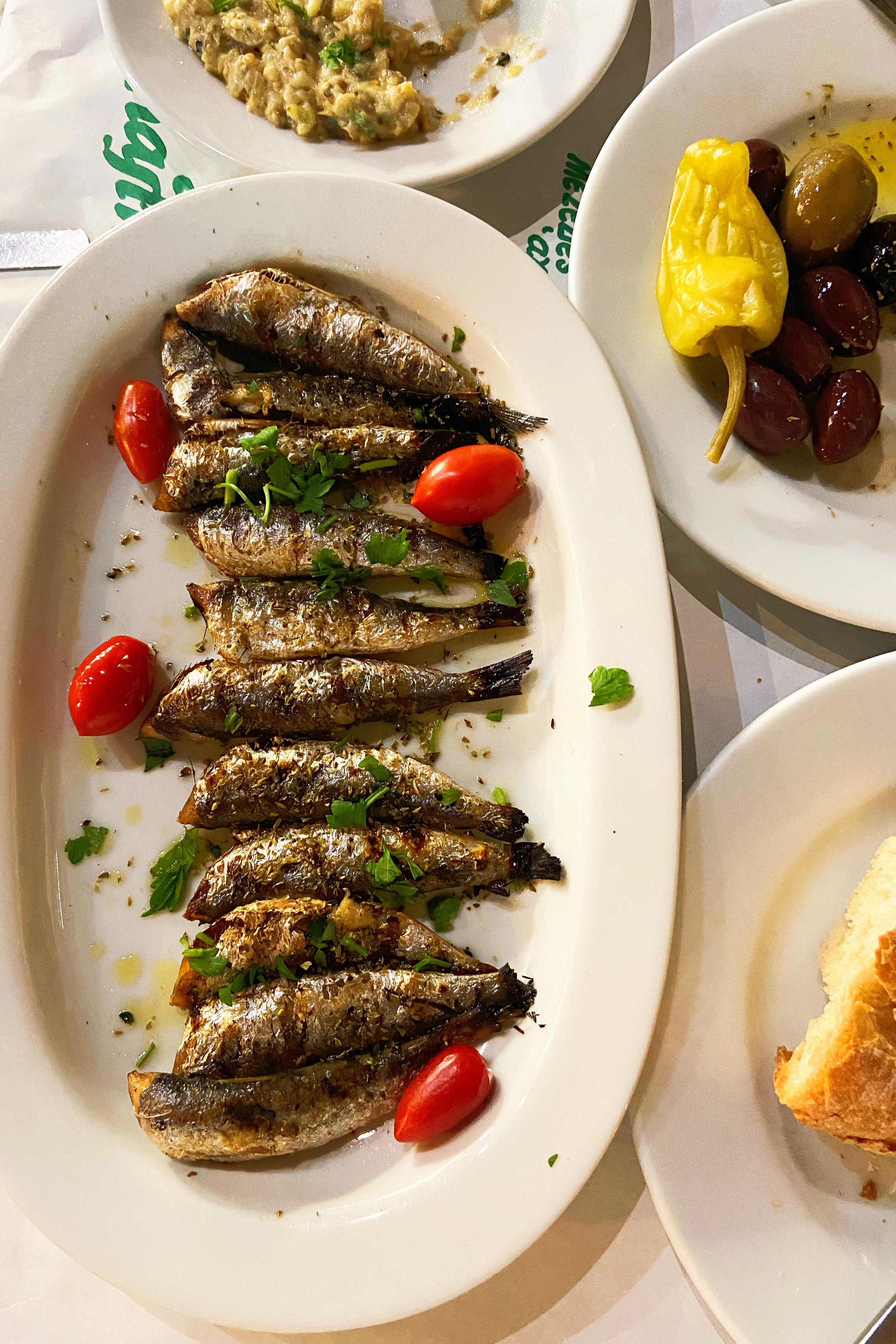 Grilled fresh sardines in Greece! r/CannedSardines