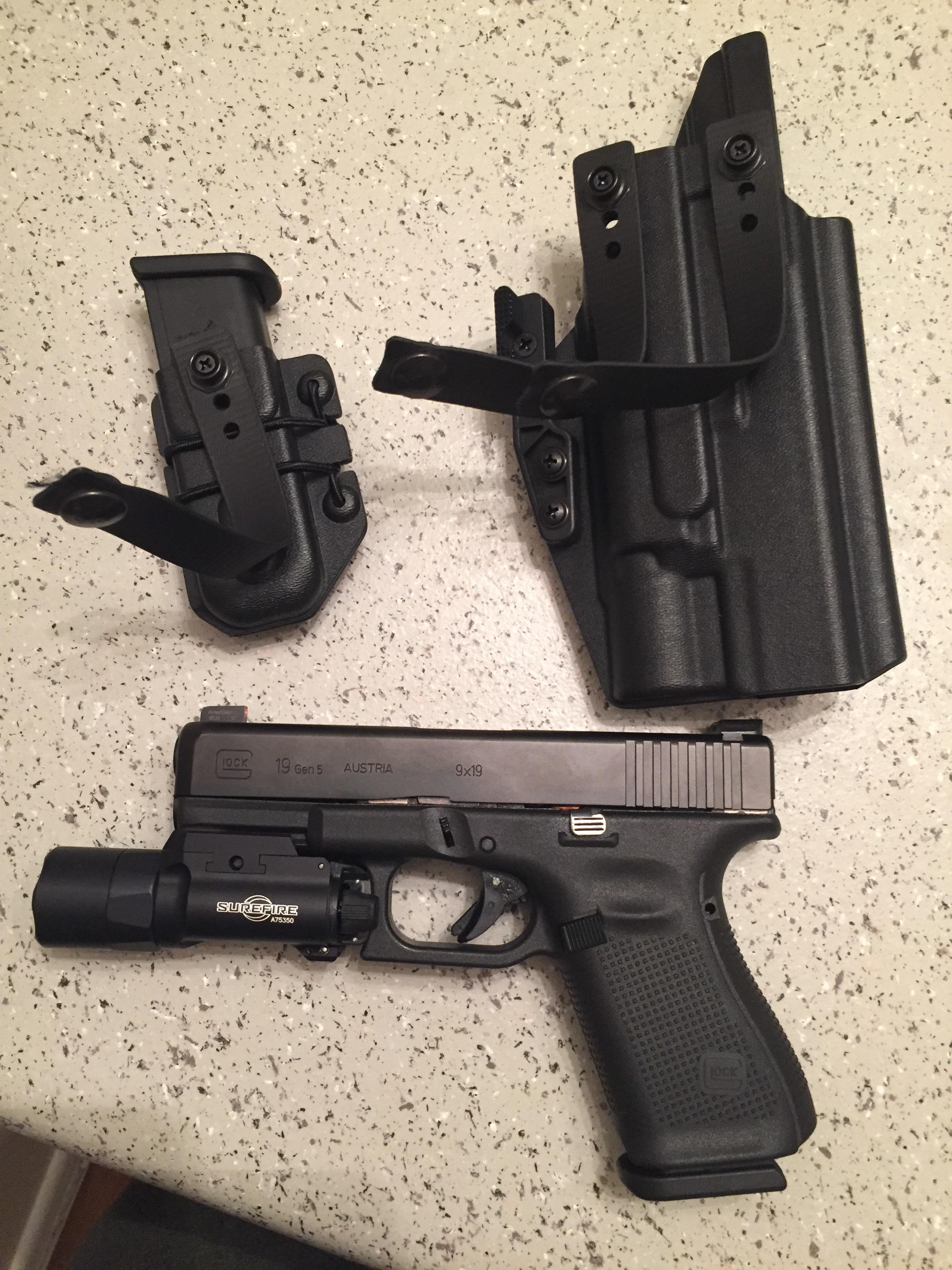 New carry setup, Glock 19 gen 5 with a Surefire x300b sitting in a