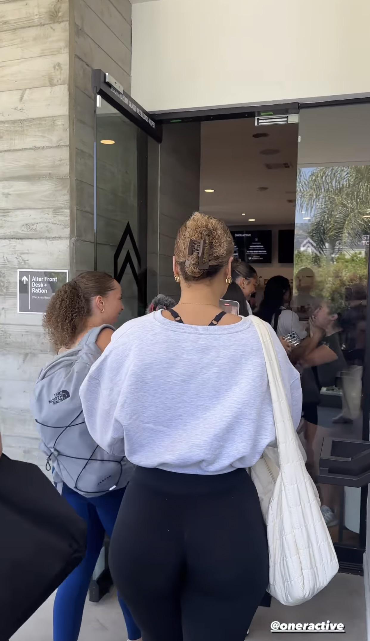 Ana standing in line : LearmannTwins