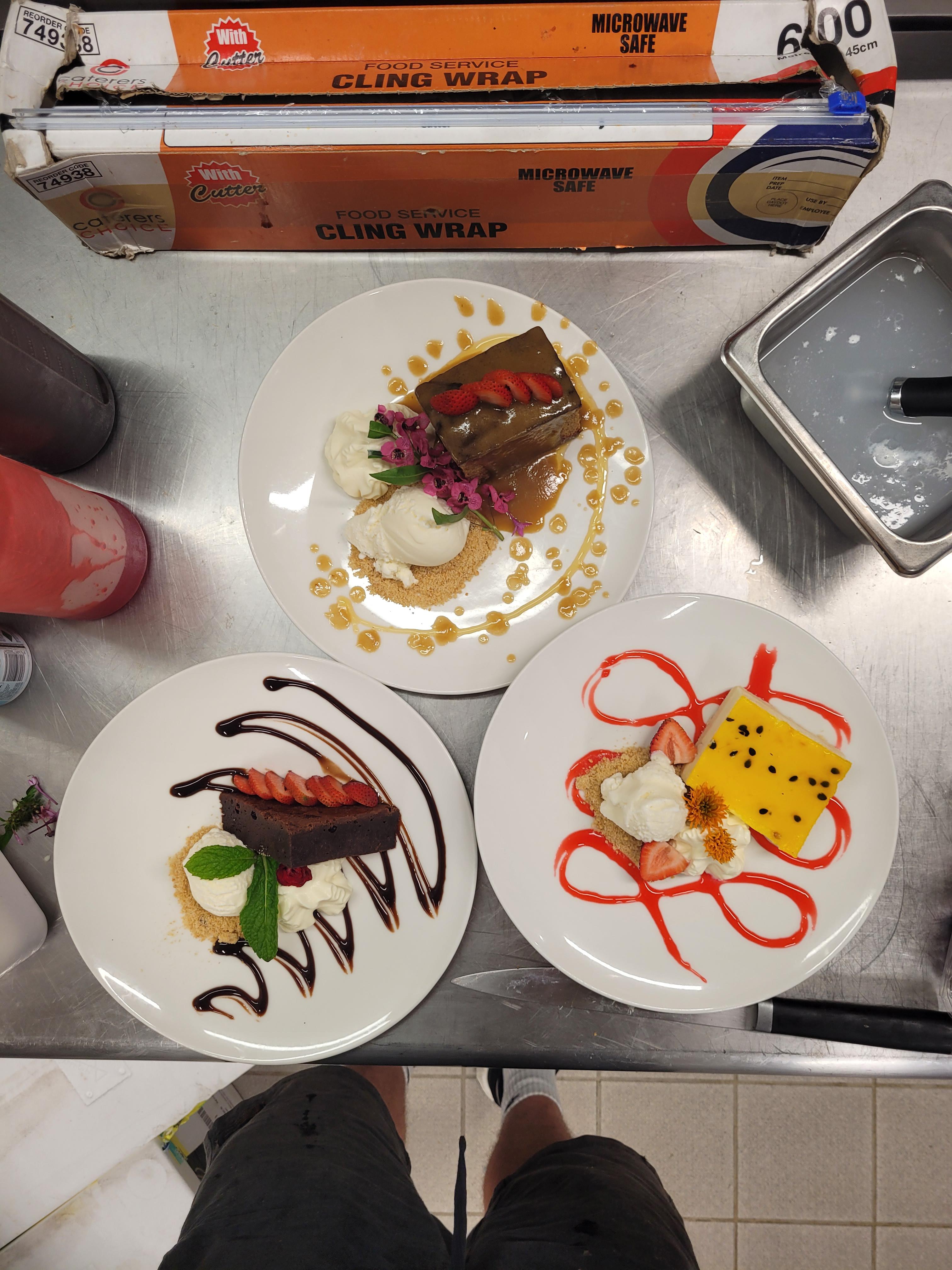 I just started a new job and they're training me on dessert plating