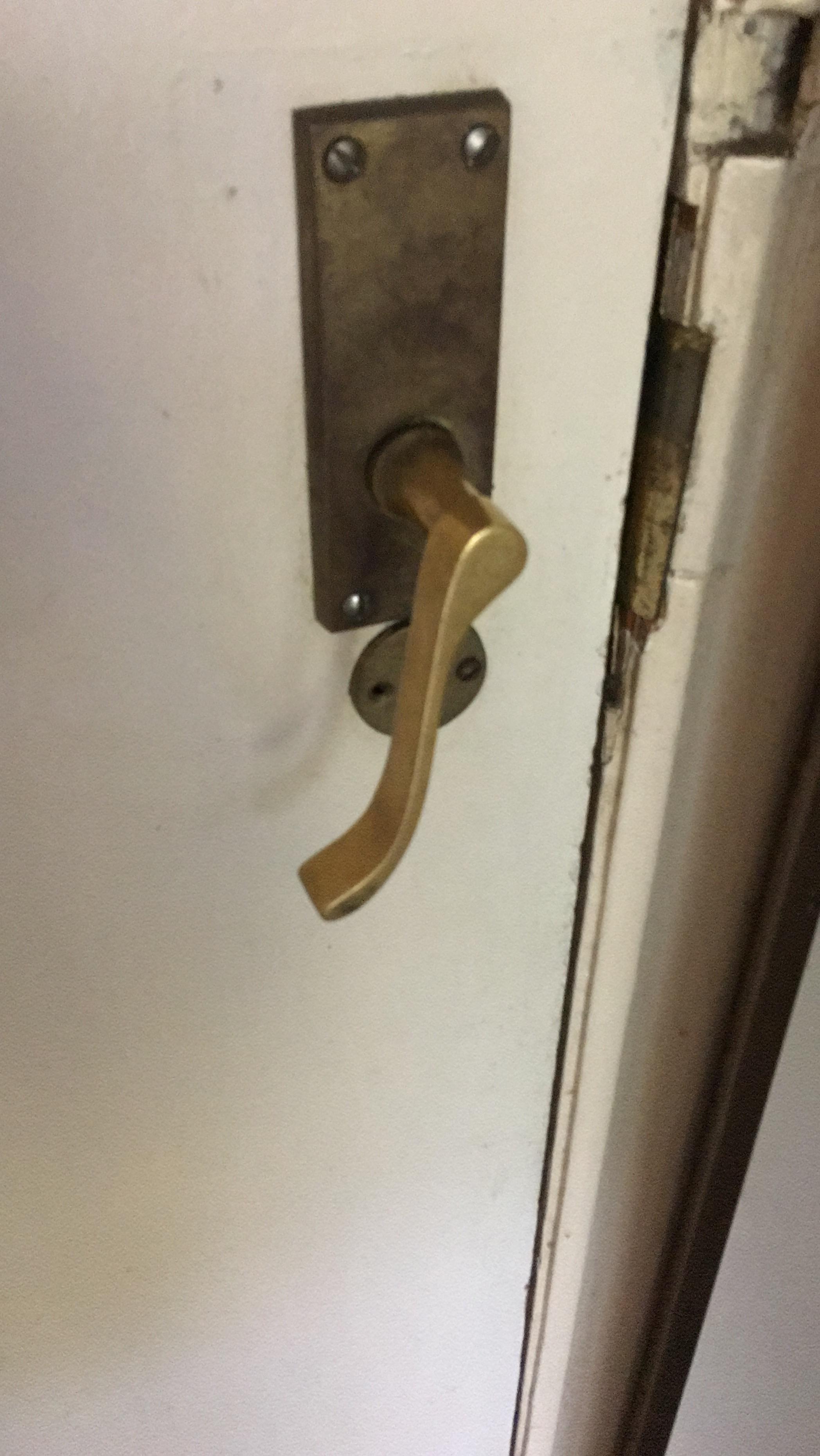 Door handle installed upside down r/mildlyinfuriating