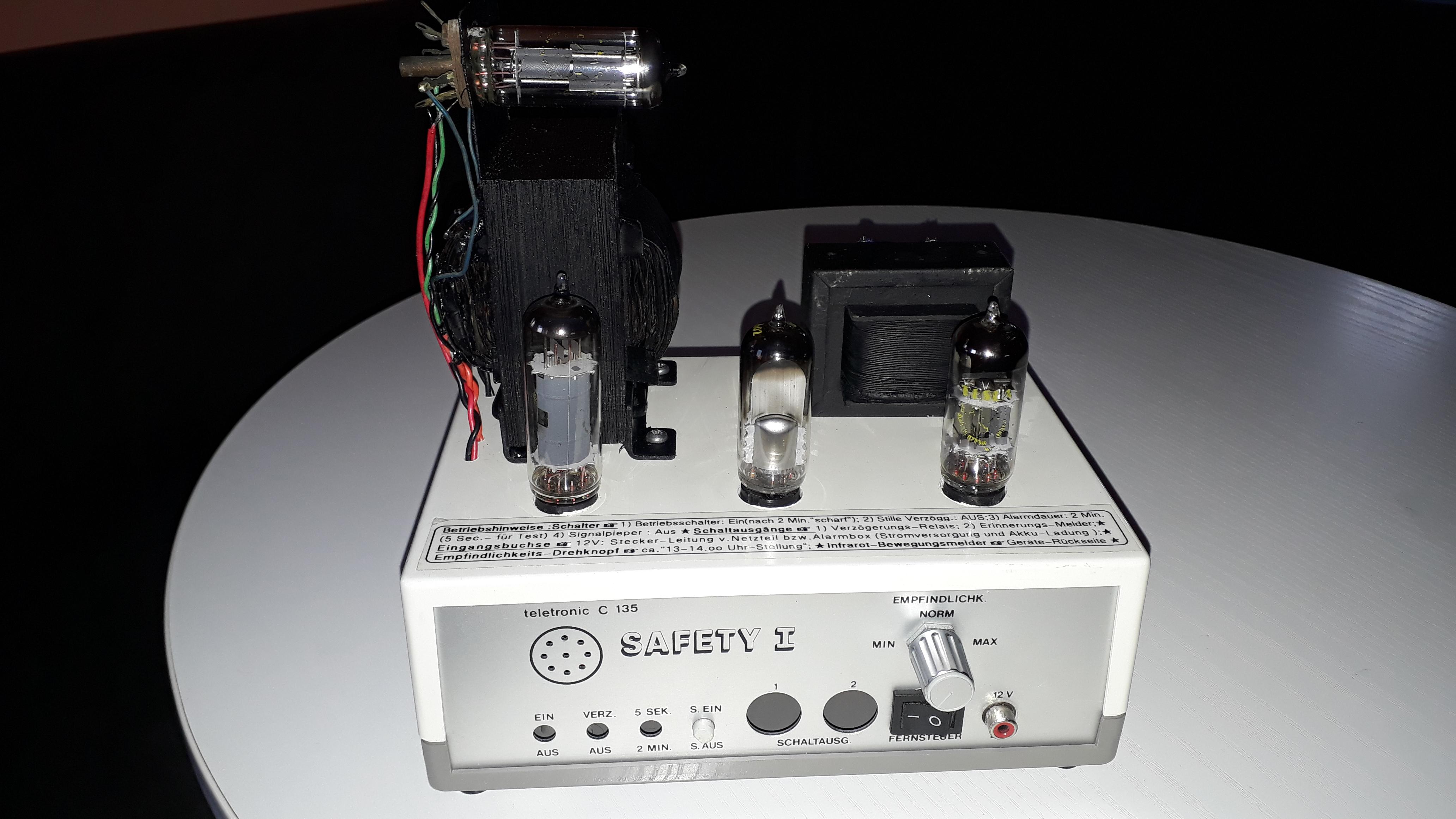 I build a vacuum tube amp from an old Electronica radio. r/electronics