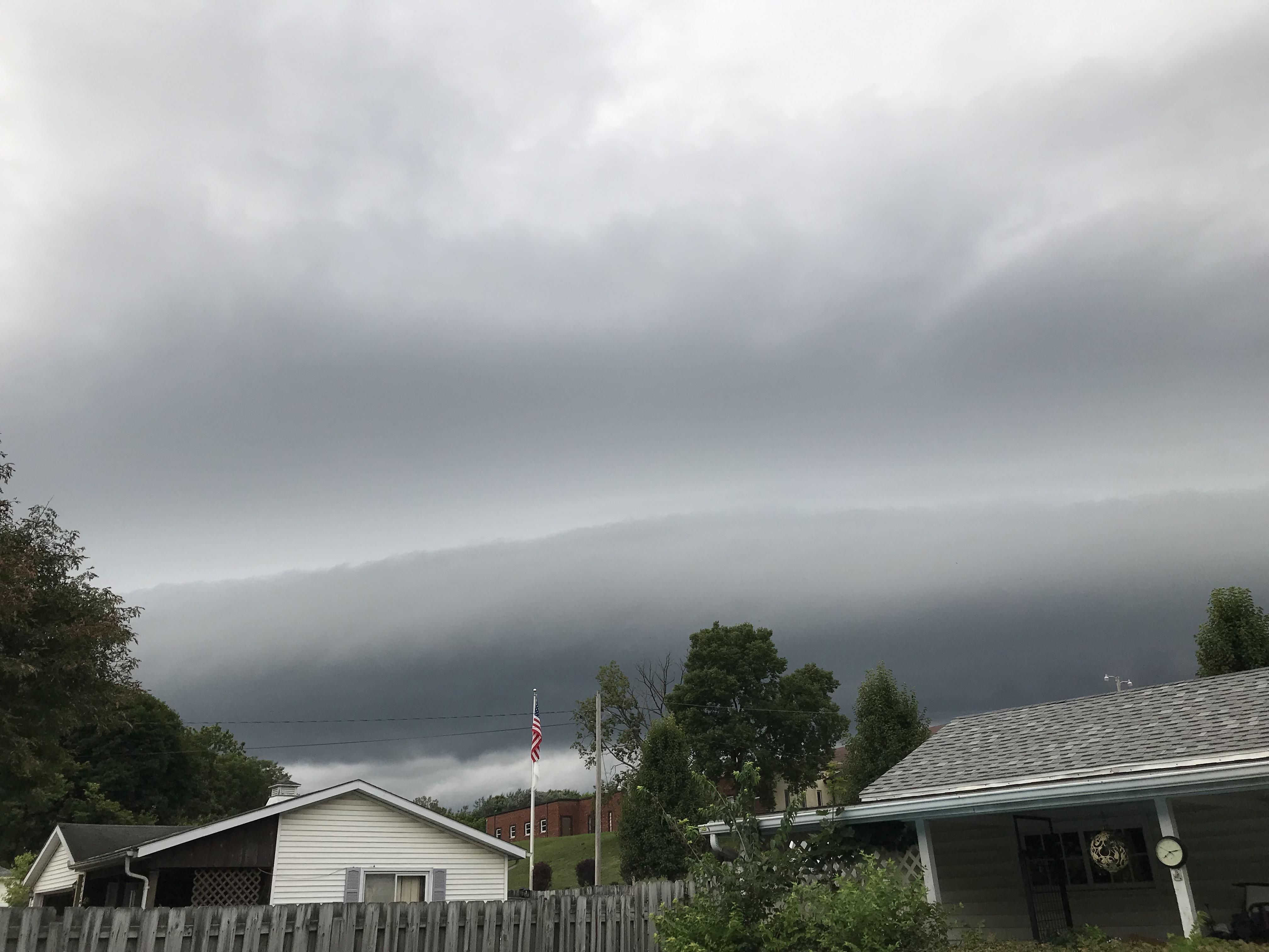 Beautiful shelf cloud from a few weeks ago in Ohio! r/weather