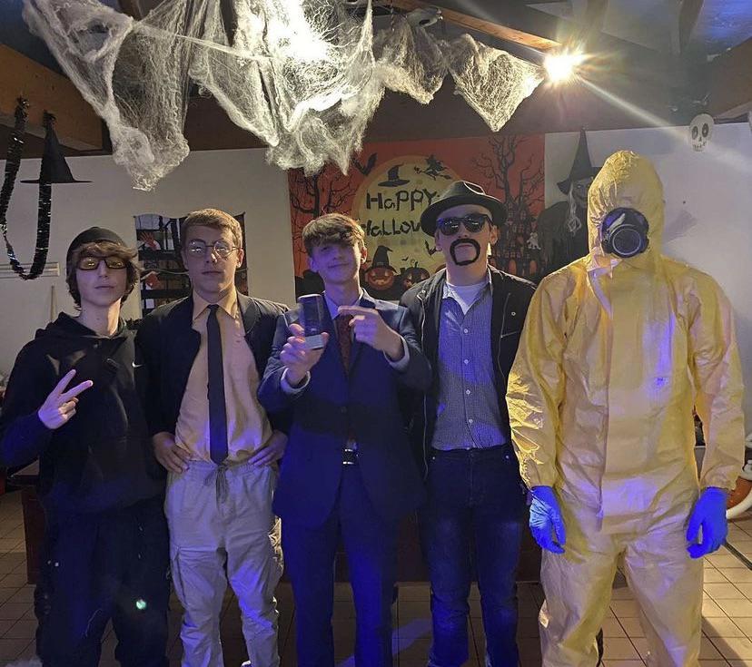 me and my friends’ breaking bad halloween costumes r/breakingbad