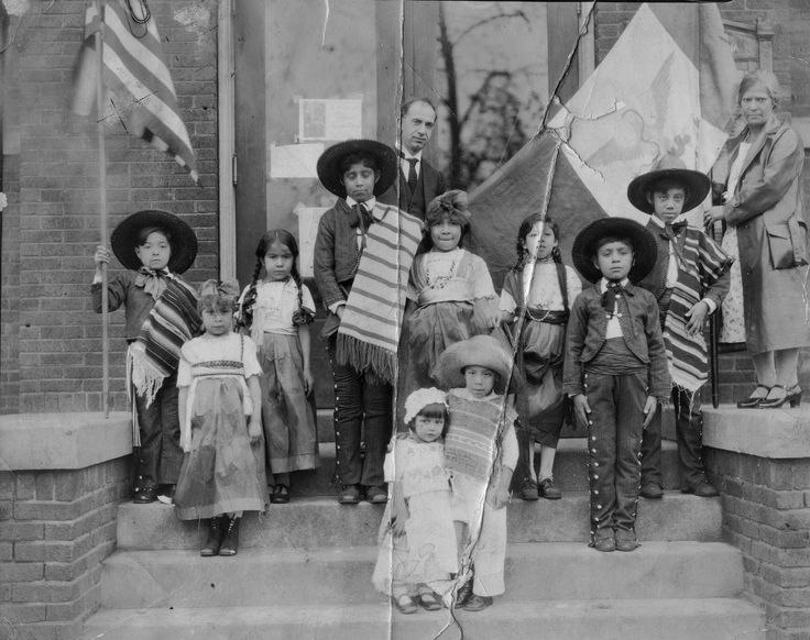 Mexican immigrants to America, c. 1890s r/TheWayWeWere
