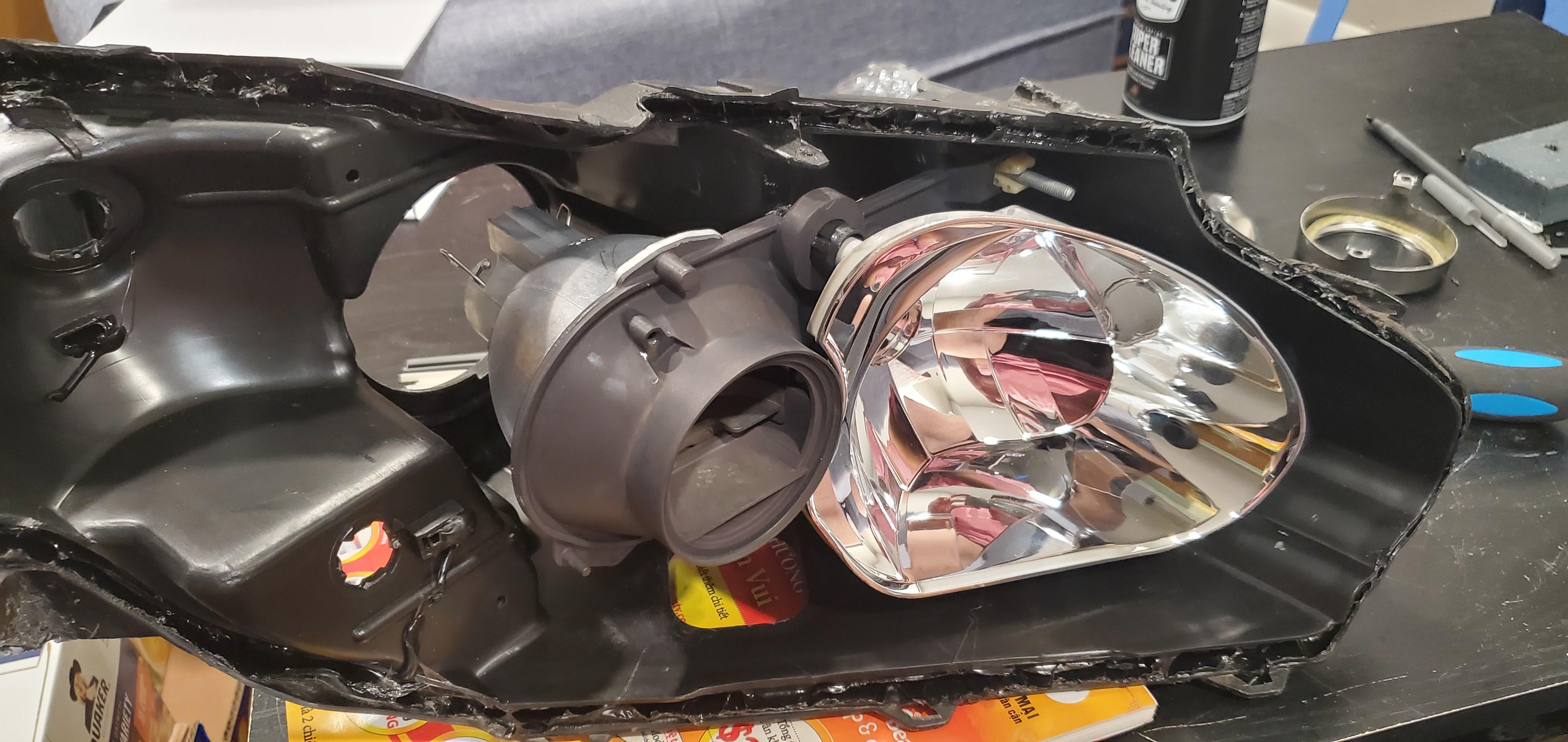 Does anyone knows how to remove the whole internals of ap1 headlight