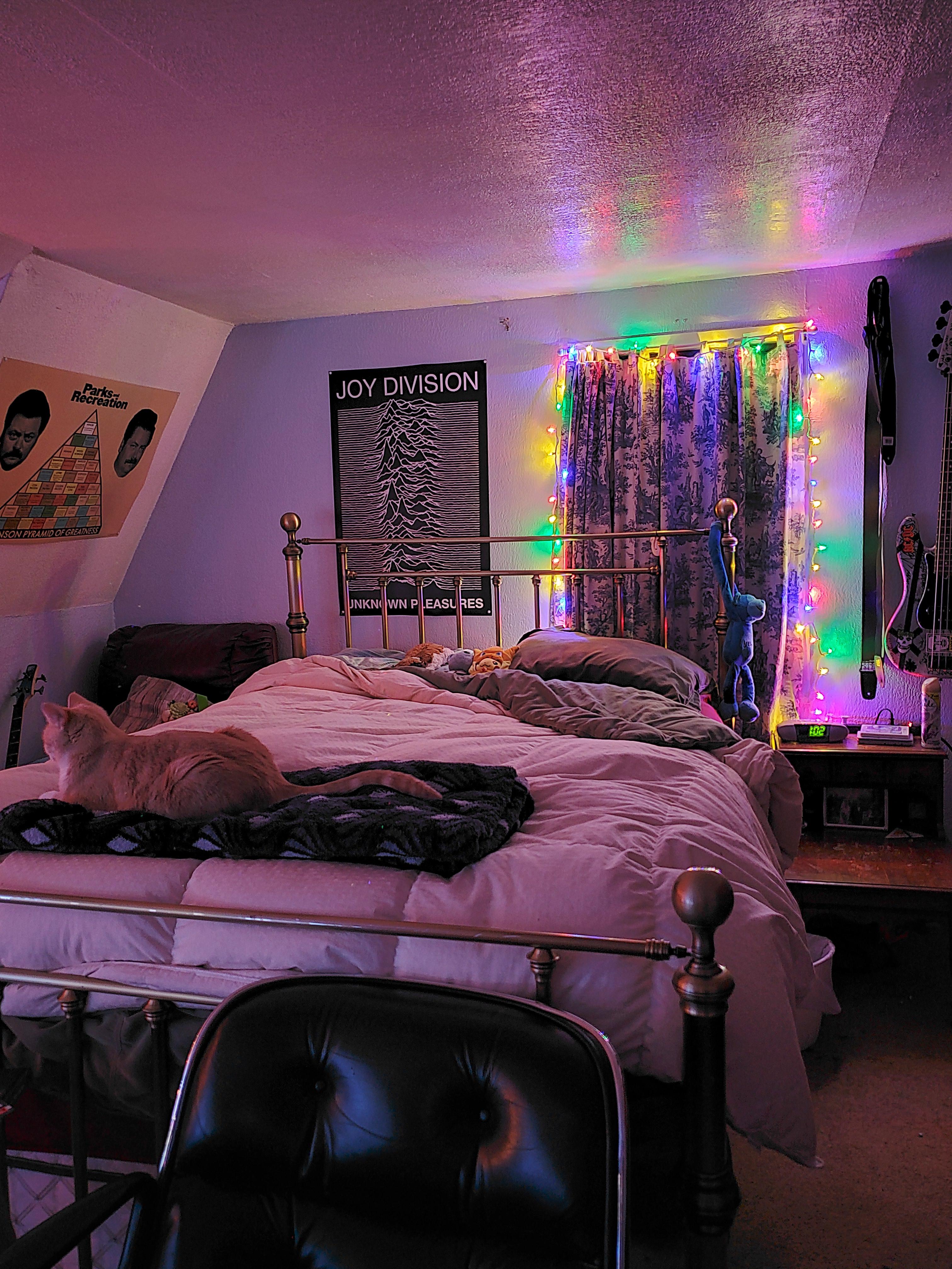 My cozy winter bedroom (Sorry for bad quality) r/CozyPlaces