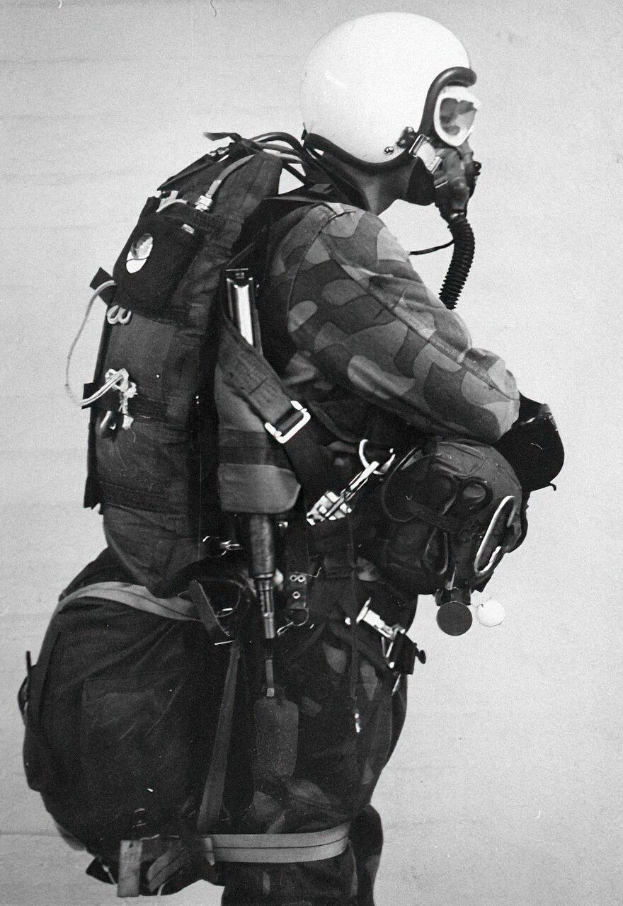 Finnish paratrooper in highaltitude jump gear, 1969 (880 x 1280) r