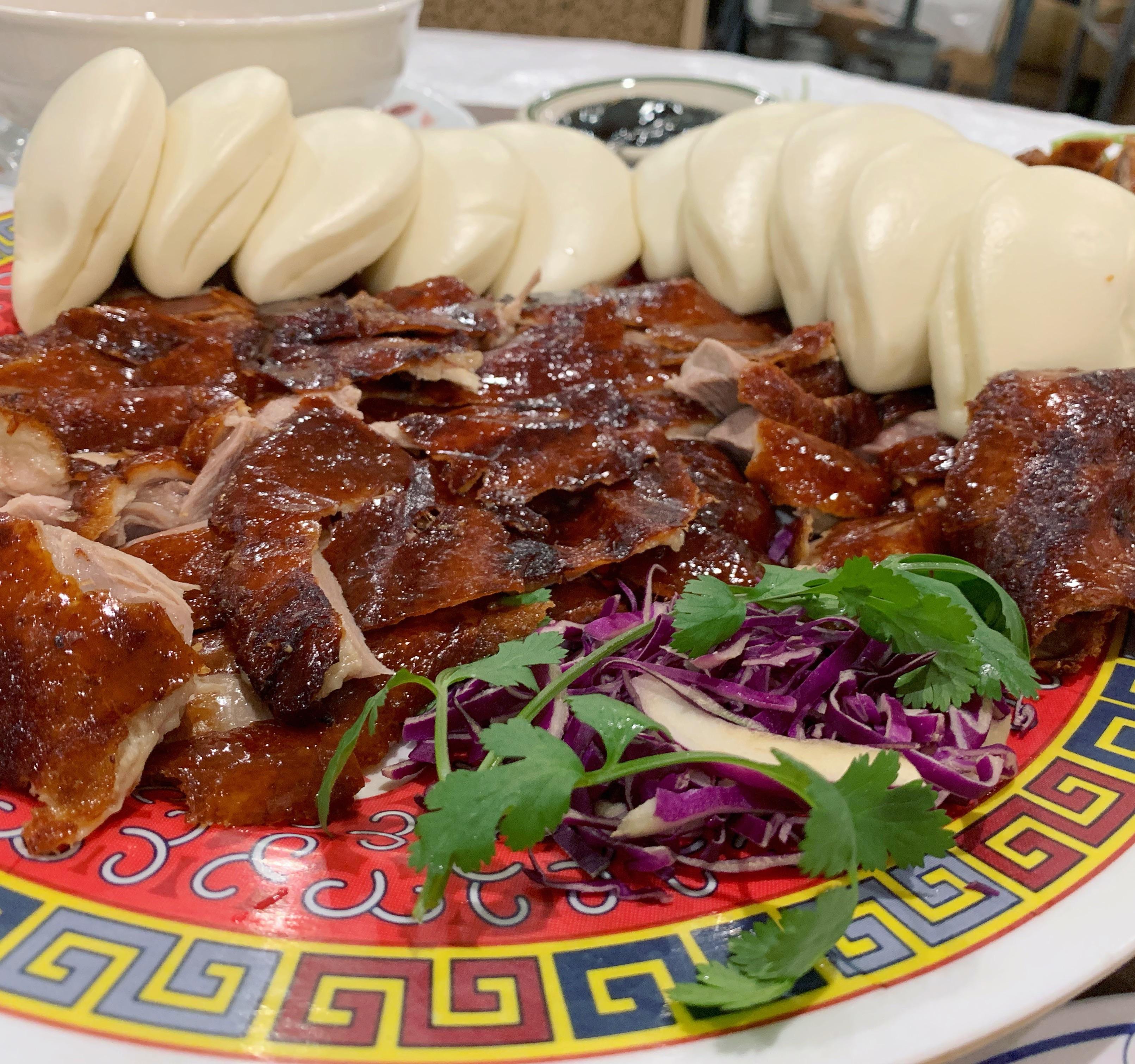 [I ate] Crispy Peking duck with steamed buns r/FoodPorn