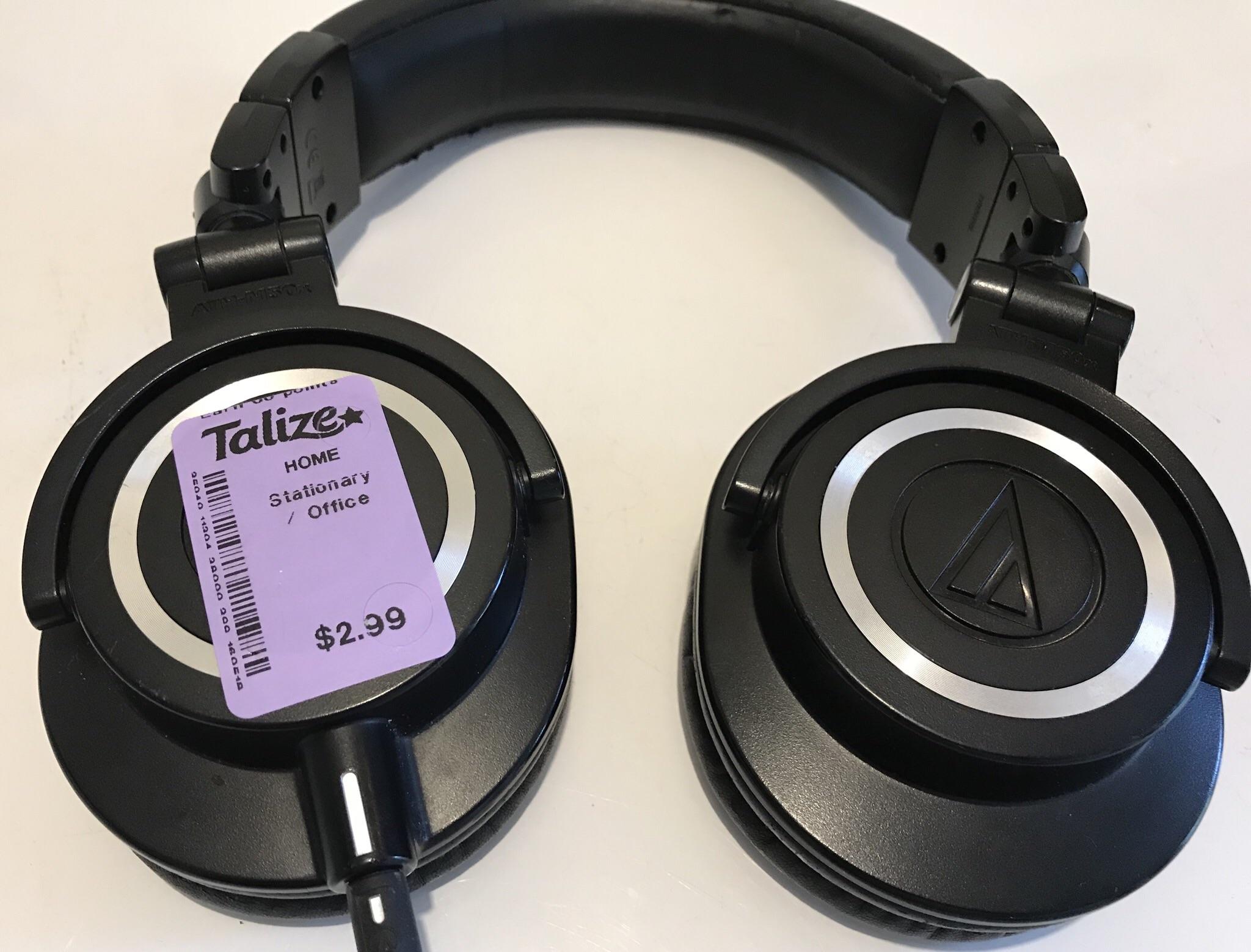 Found found some new headphones today r/ThriftStoreHauls